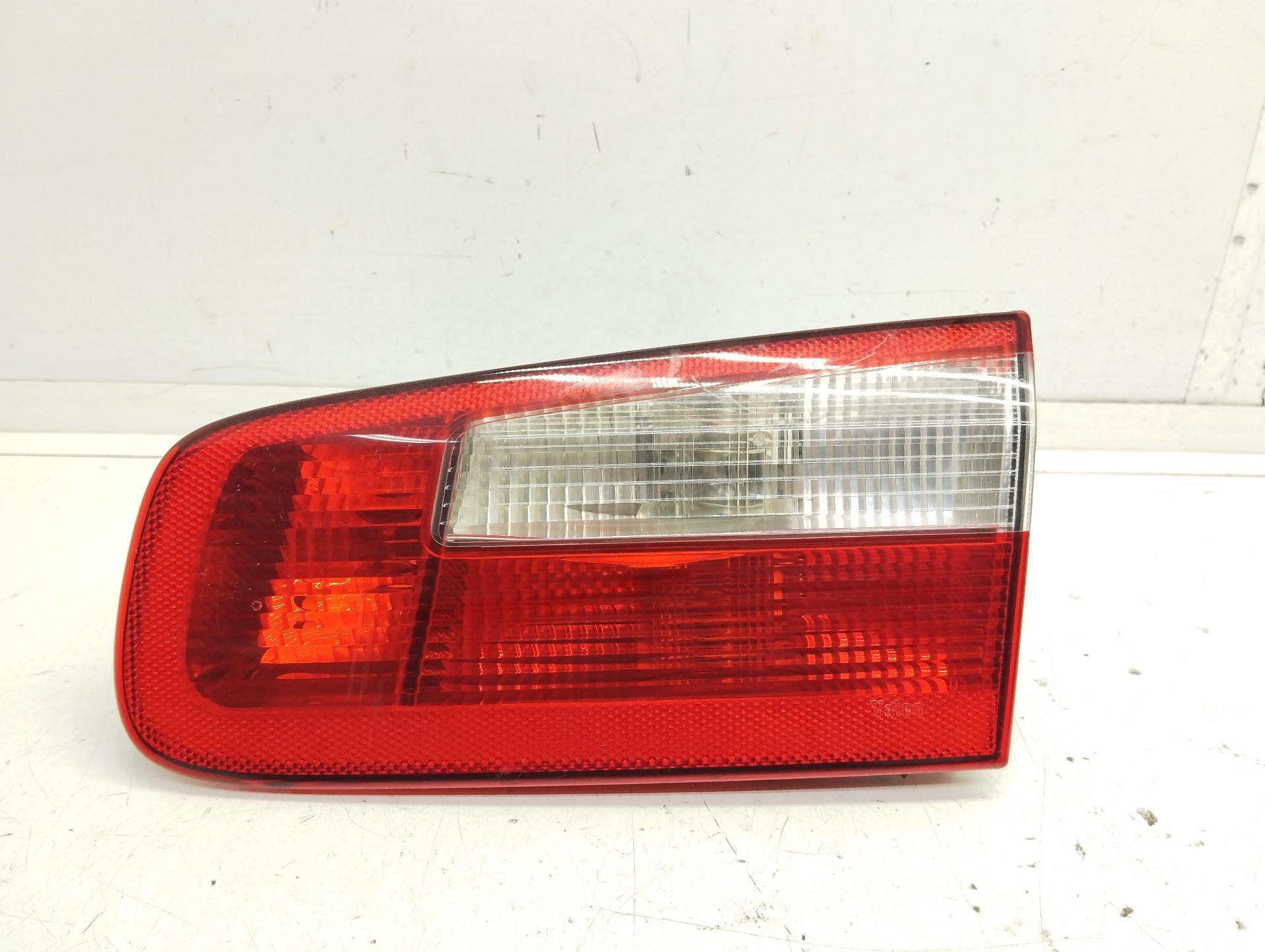 Recambio de piloto porton trasero derecho para renault laguna ii (bg0) authentique referencia OEM IAM 8200002476 VALEO 