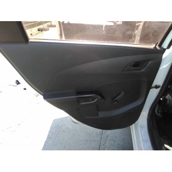 Recambio de guarnecido puerta trasera izquierda para chevrolet aveo sedán lt+ referencia OEM IAM   