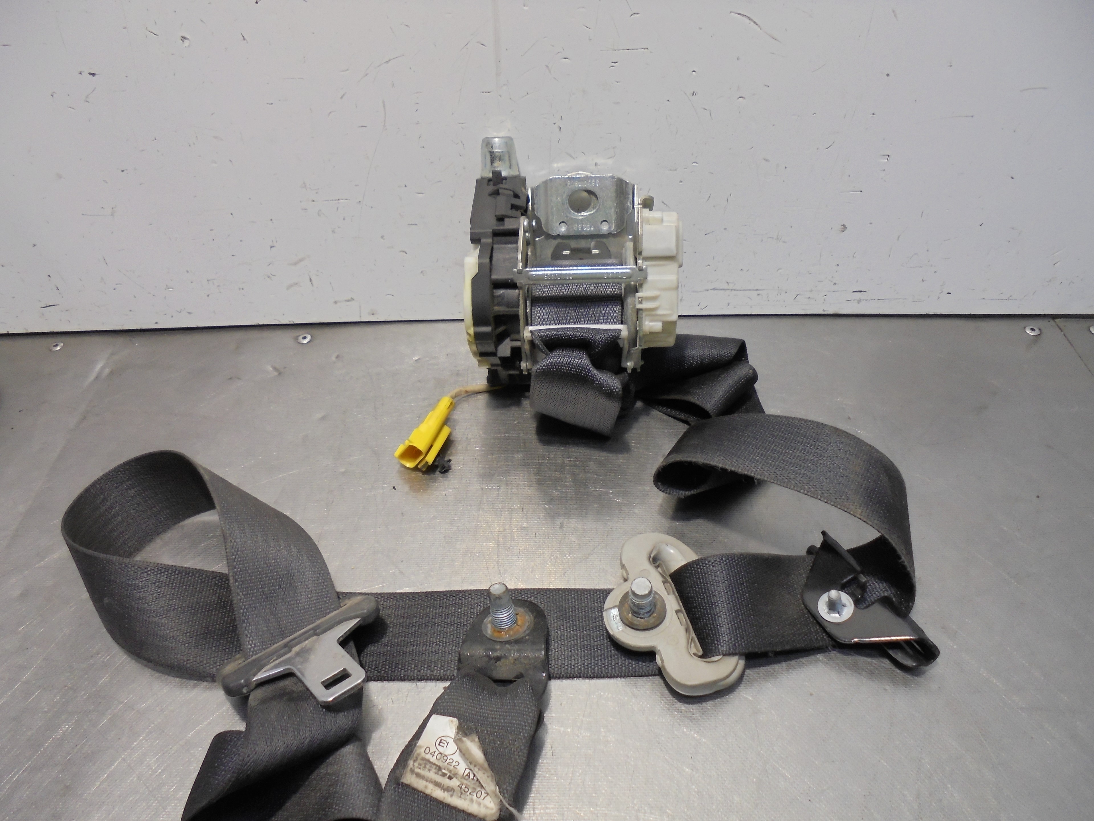 Recambio de cinturon seguridad delantero derecho para chrysler grand voyager limited referencia OEM IAM 34007734A  