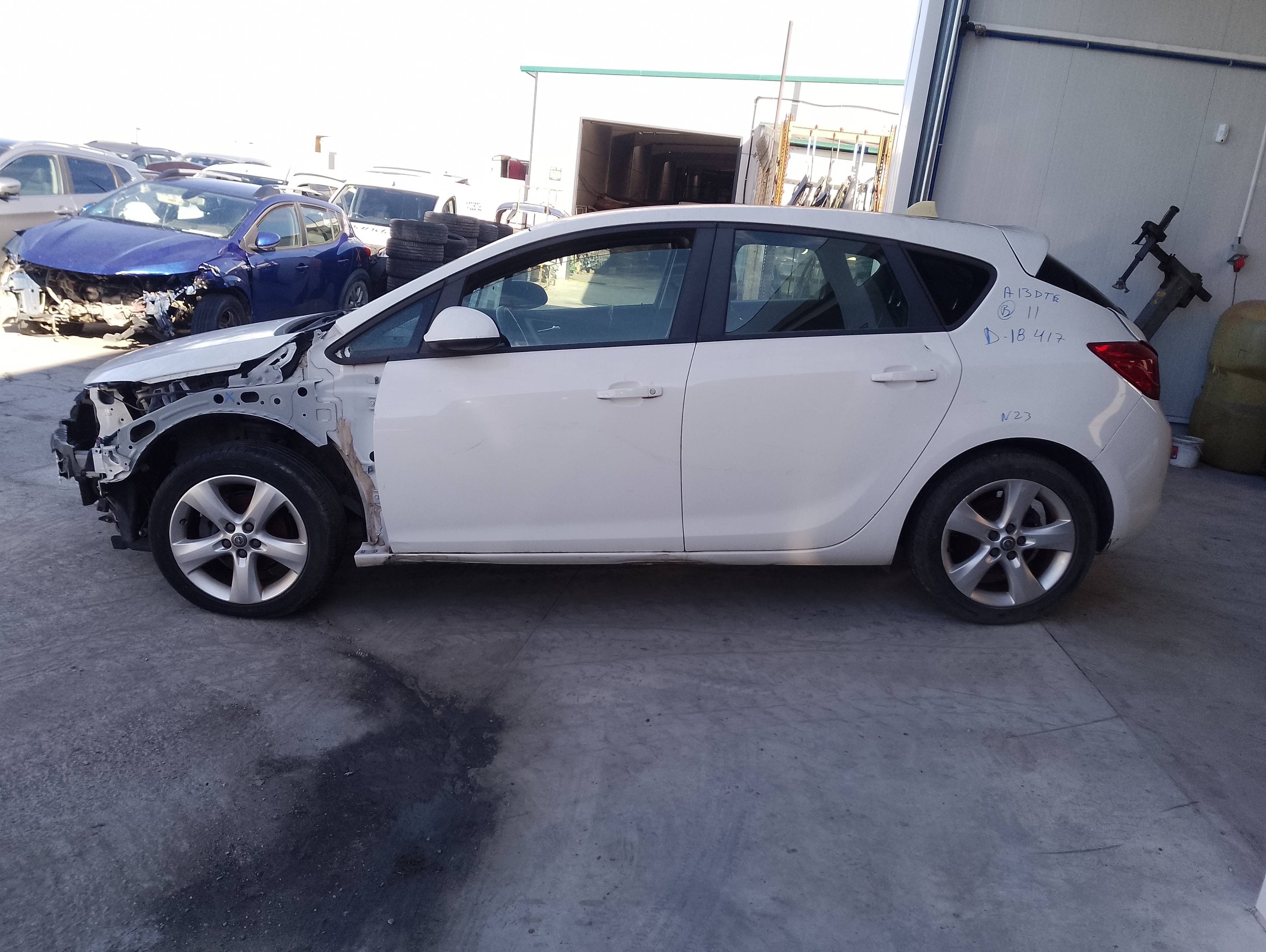 opel astra j lim. del año 2011