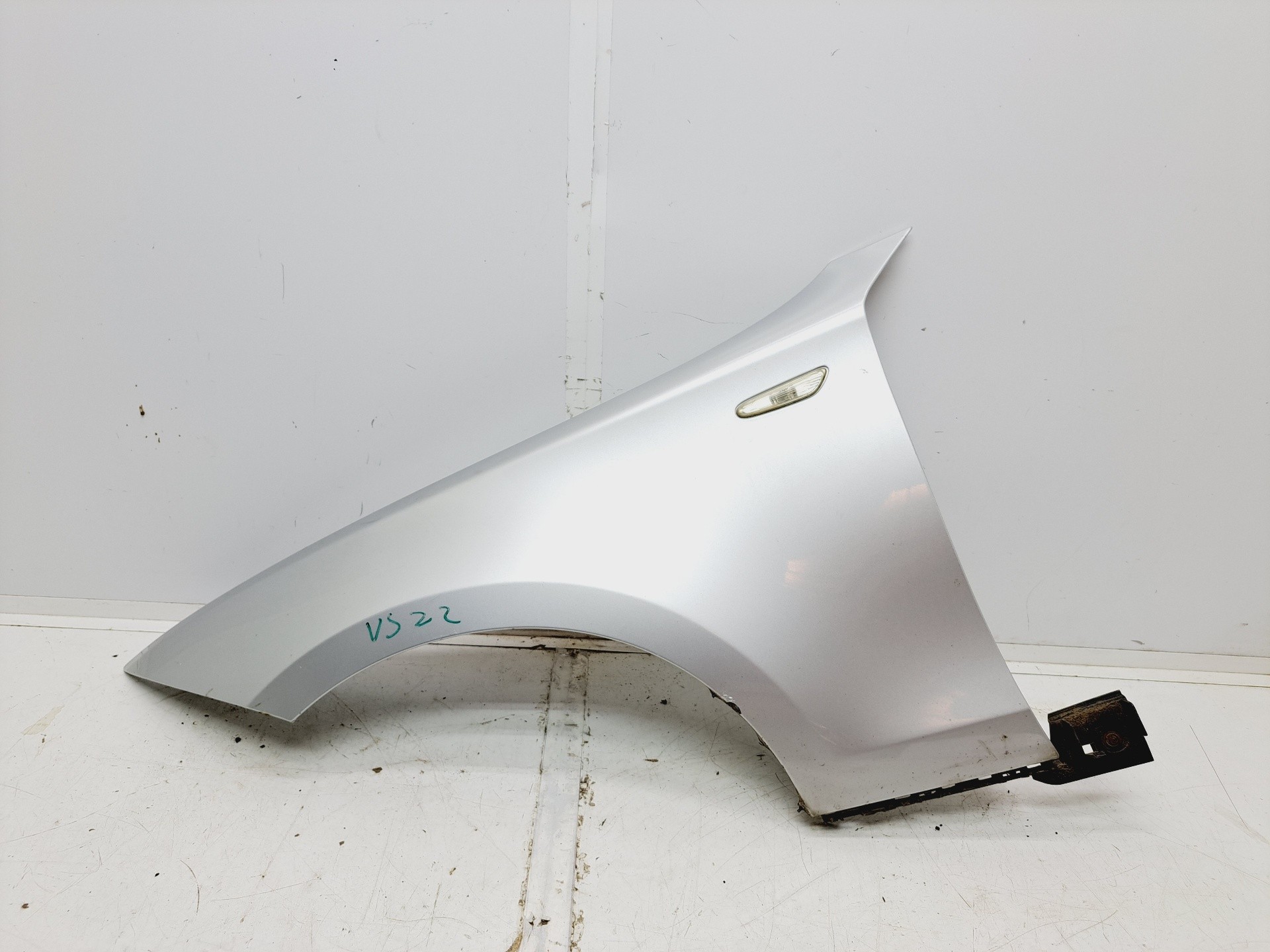 Recambio de aleta delantera izquierda para bmw serie 1 berlina (e81/e87) 118d referencia OEM IAM 41357133227  