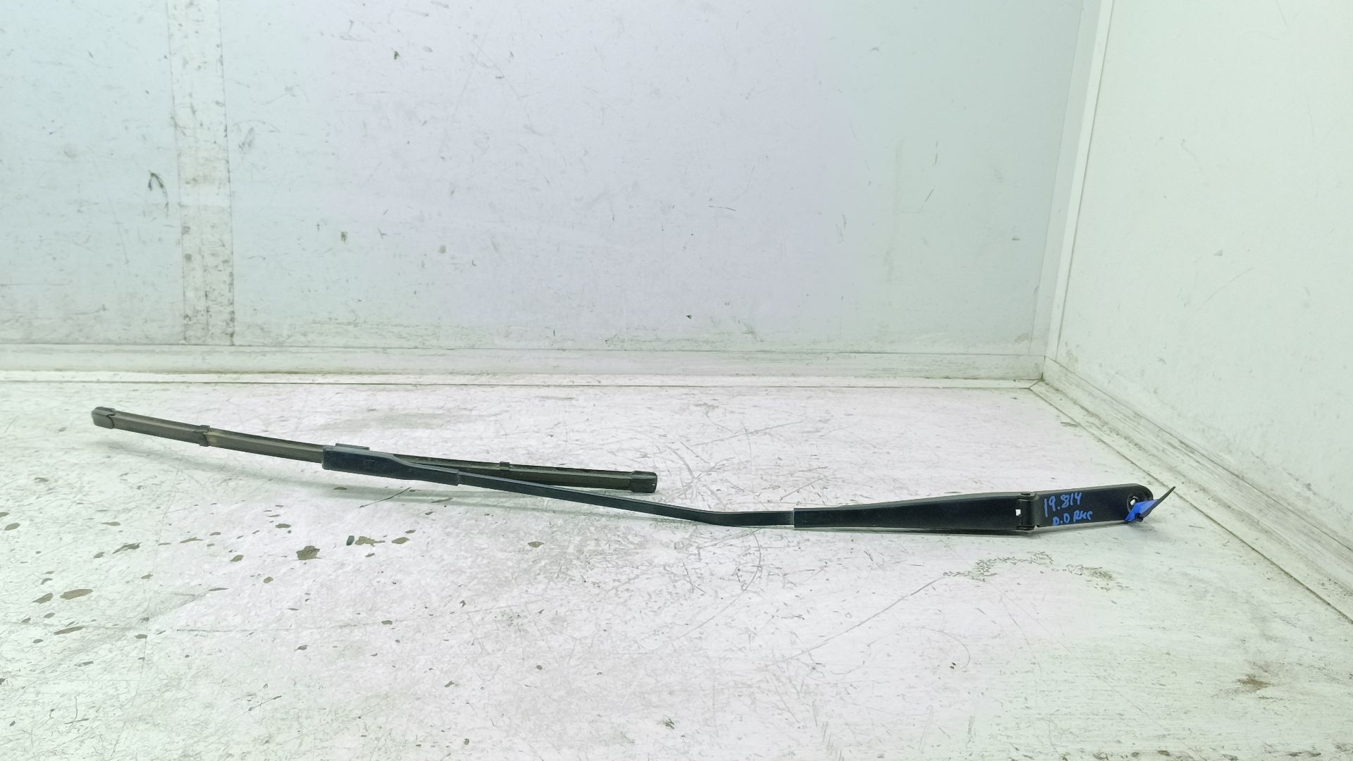 Recambio de brazo limpia delantero derecho para audi a4 berlina (8w2) básico referencia OEM IAM W000009137  