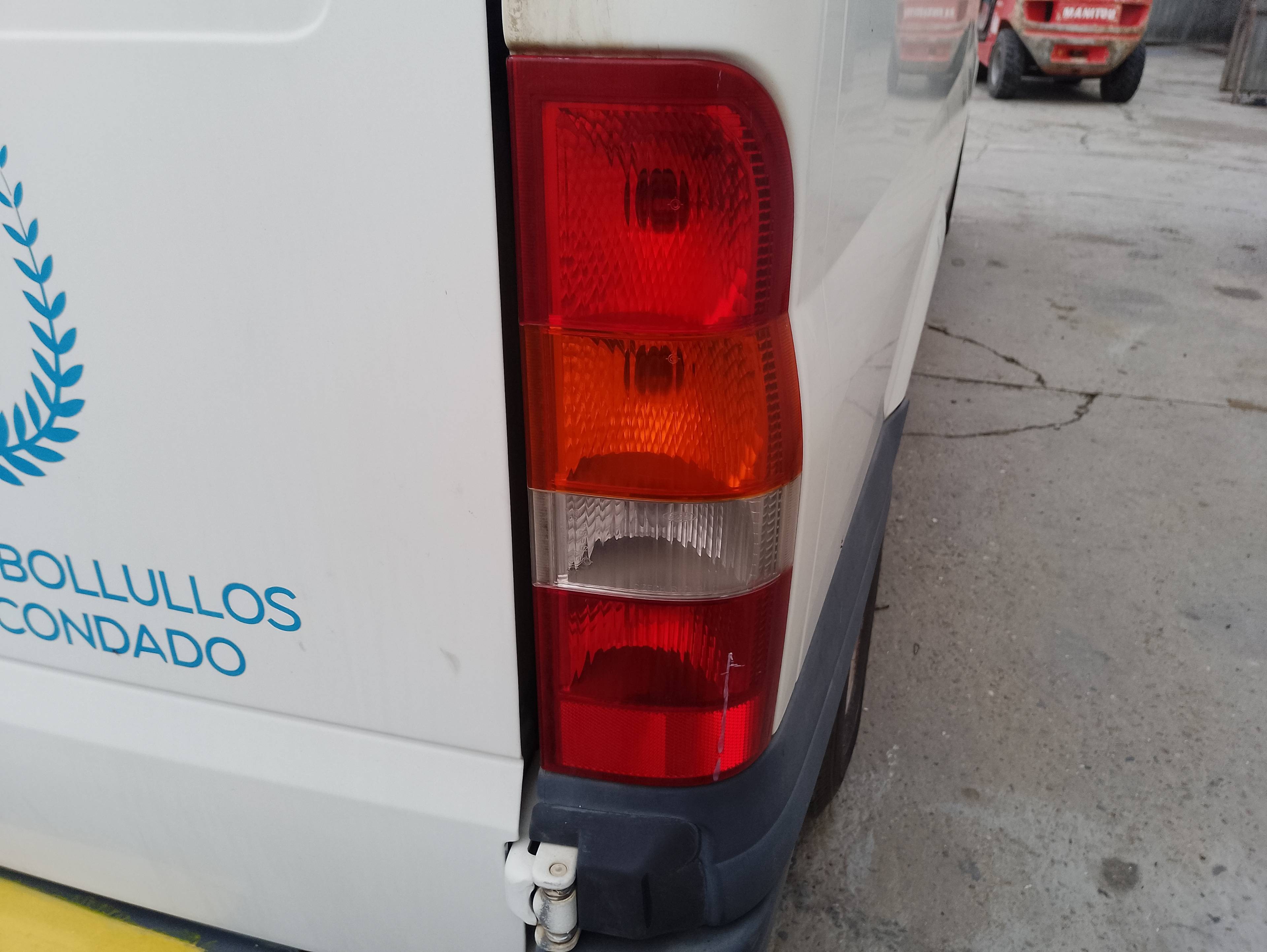 Recambio de piloto trasero derecho para ford transit mod. 2000 bus referencia OEM IAM   