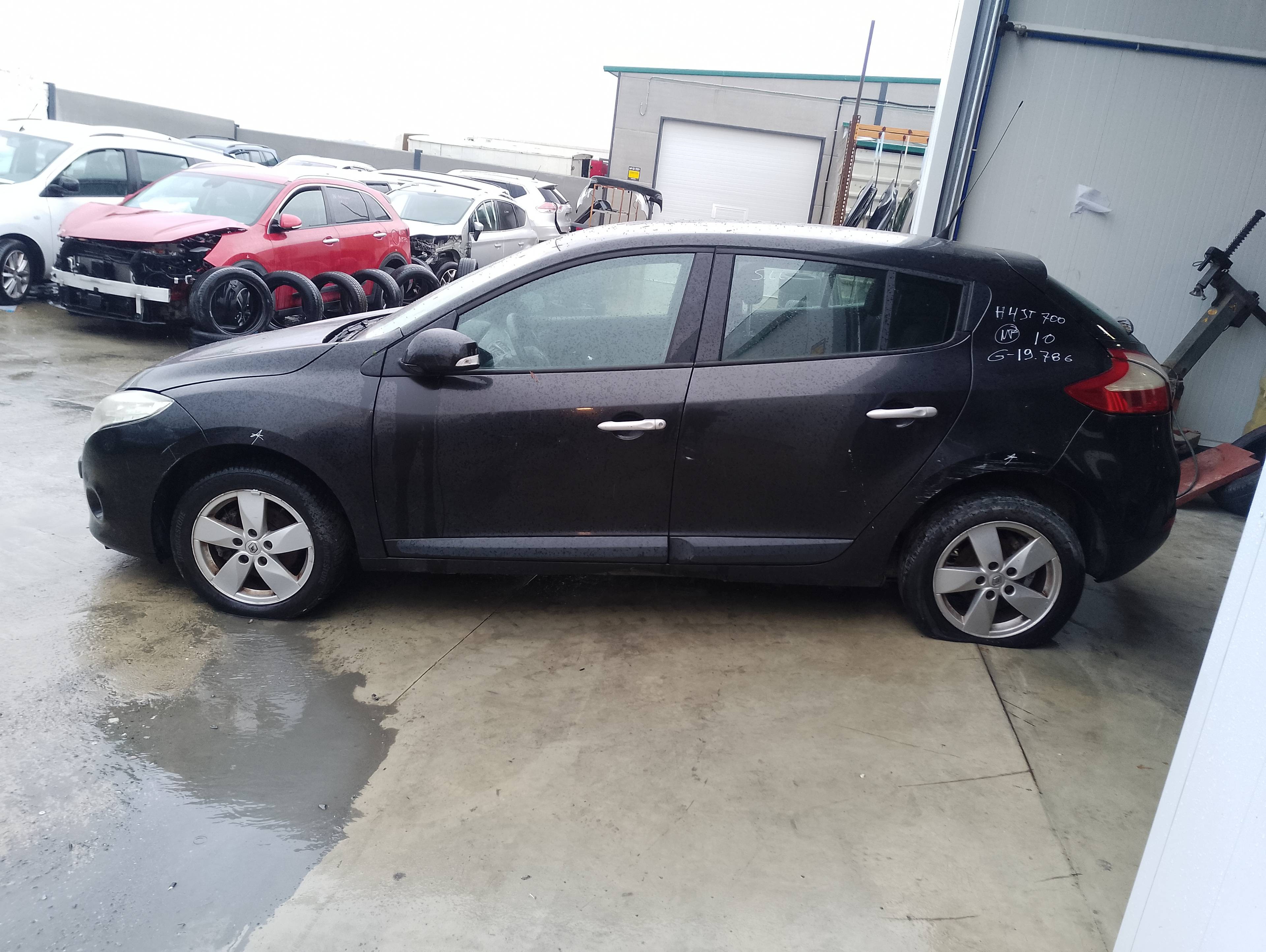 renault megane iii berlina 5 p del año 2010