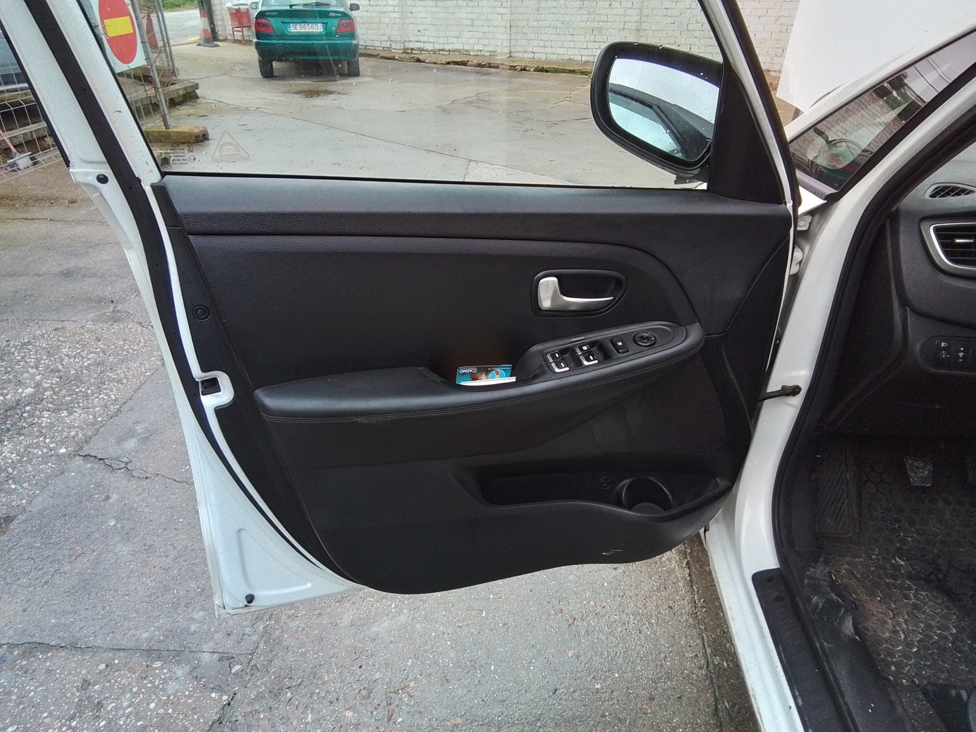 Recambio de guarnecido puerta delantera izquierda para kia carens ( ) basic referencia OEM IAM   