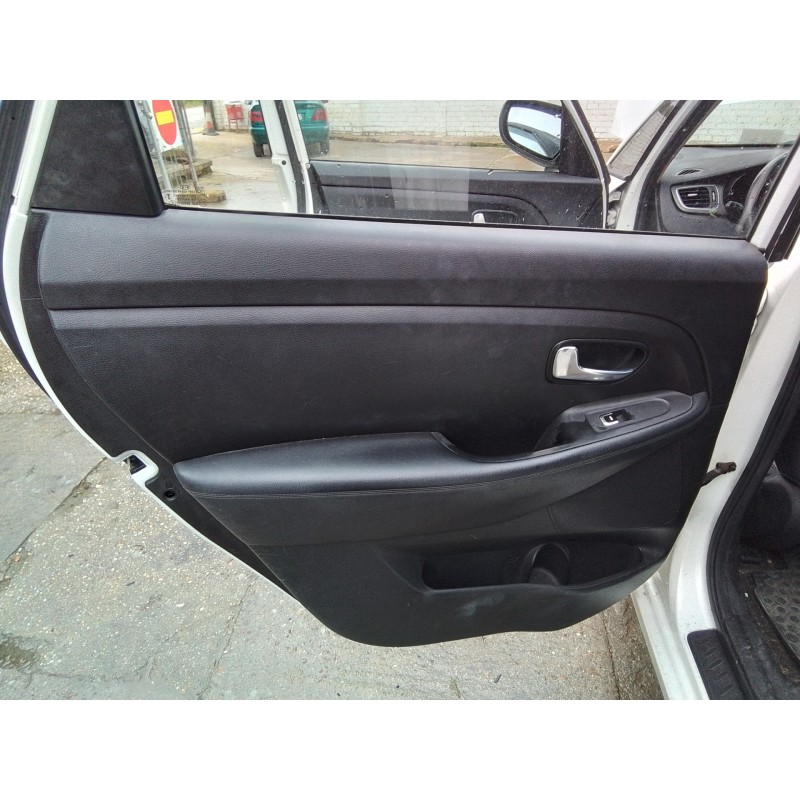 Recambio de guarnecido puerta trasera izquierda para kia carens ( ) basic referencia OEM IAM   