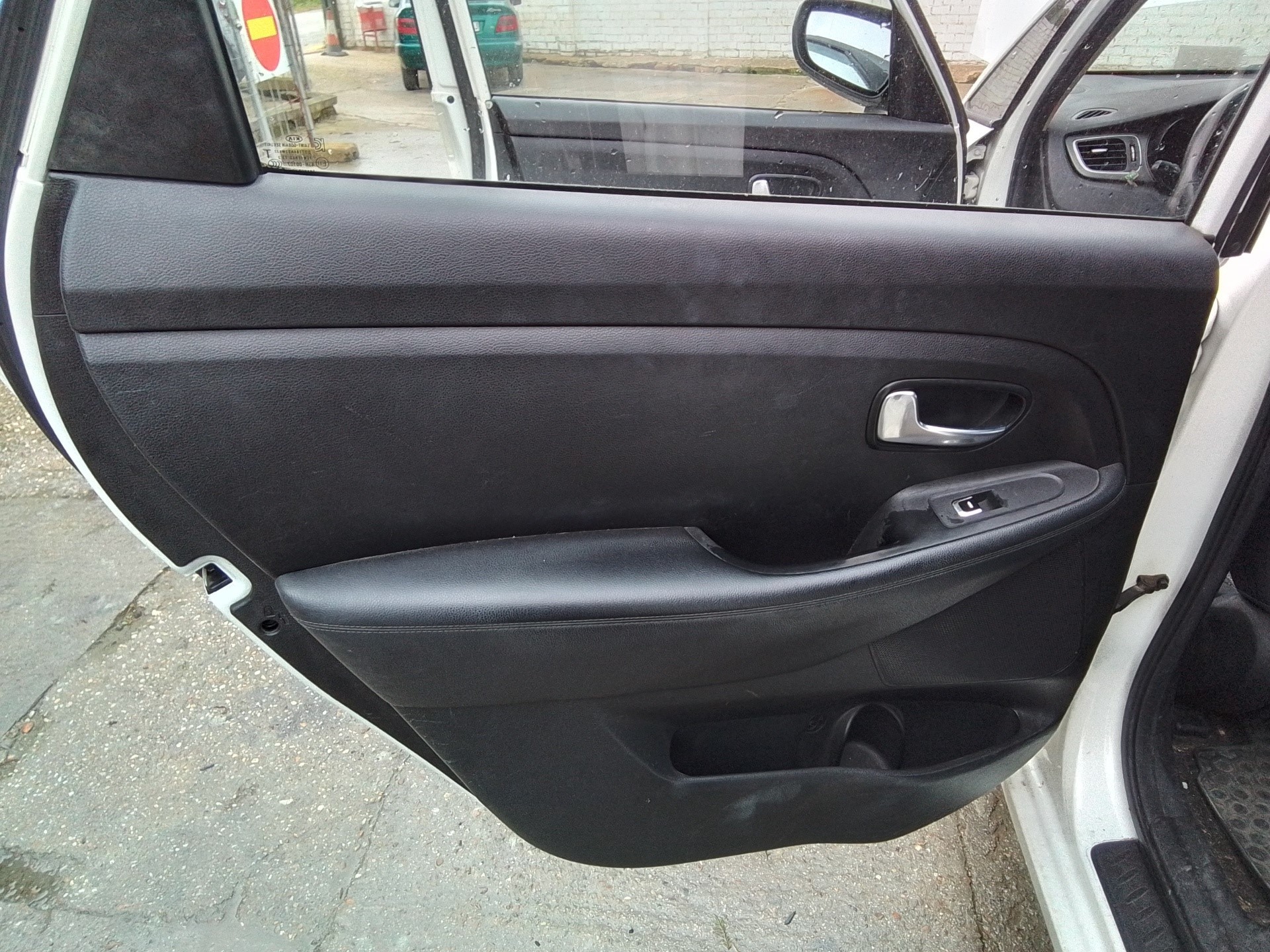 Recambio de guarnecido puerta trasera izquierda para kia carens ( ) basic referencia OEM IAM   