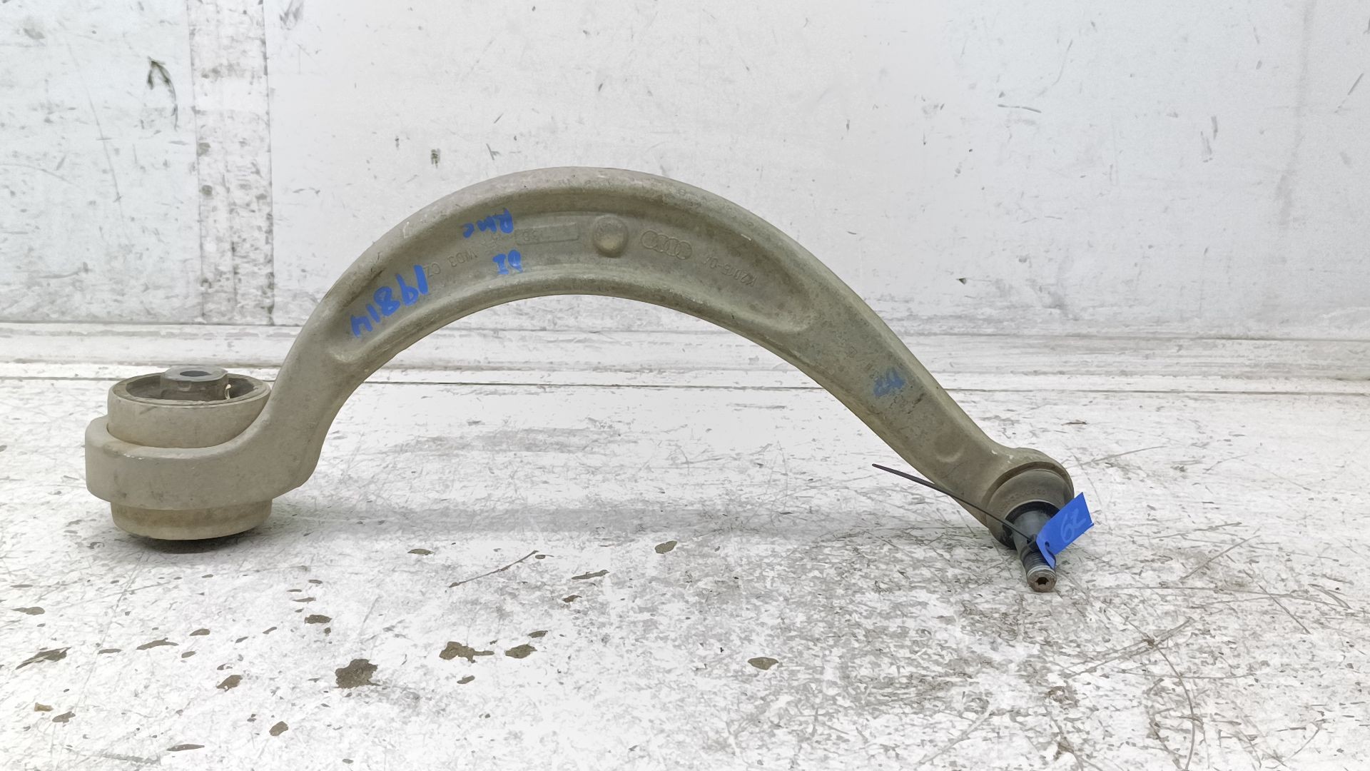 Recambio de brazo suspension inferior delantero izquierdo para audi a4 berlina (8w2) básico referencia OEM IAM 8W0407695B  