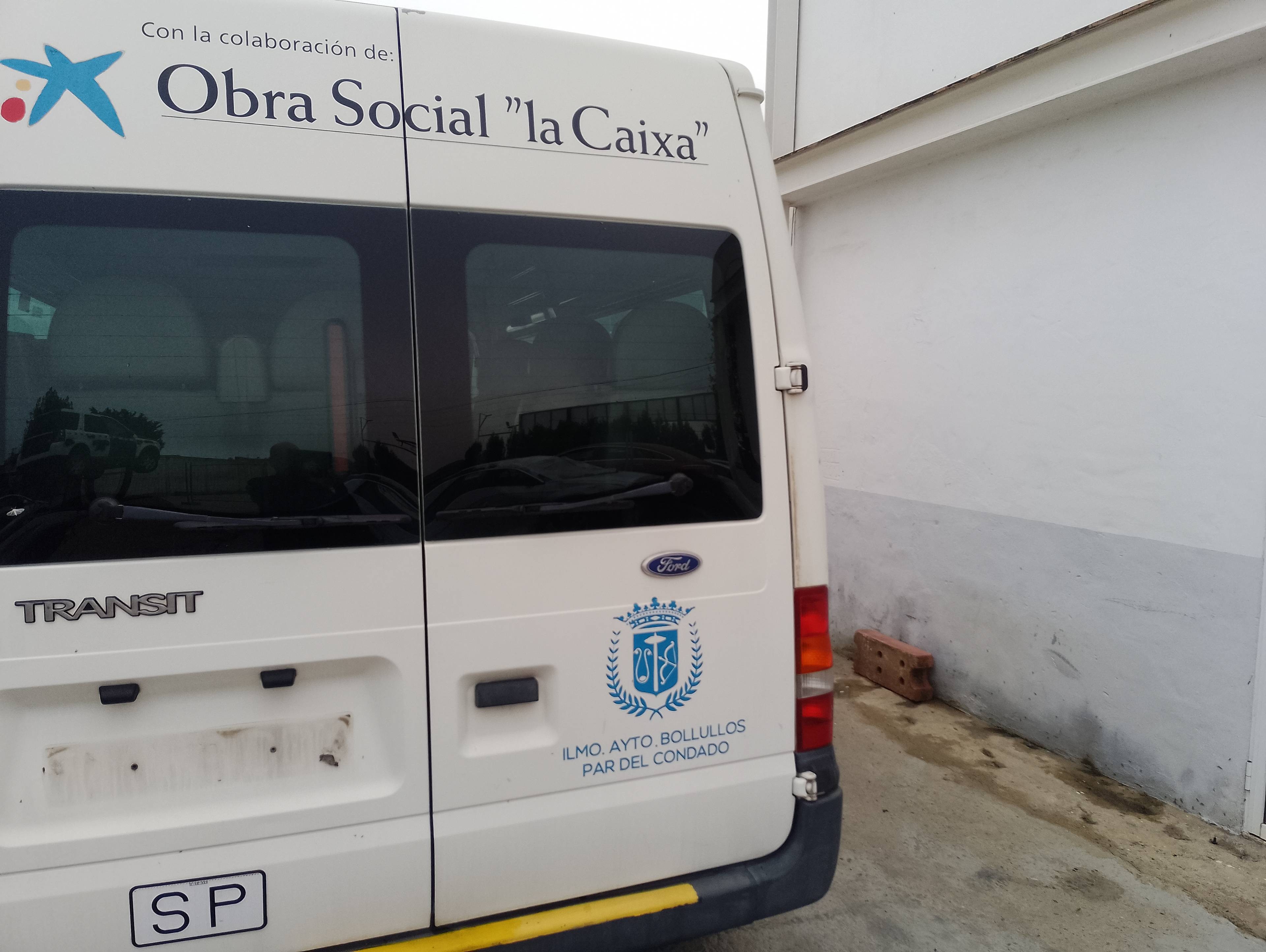 Recambio de porton trasero derecho para ford transit mod. 2000 bus referencia OEM IAM   