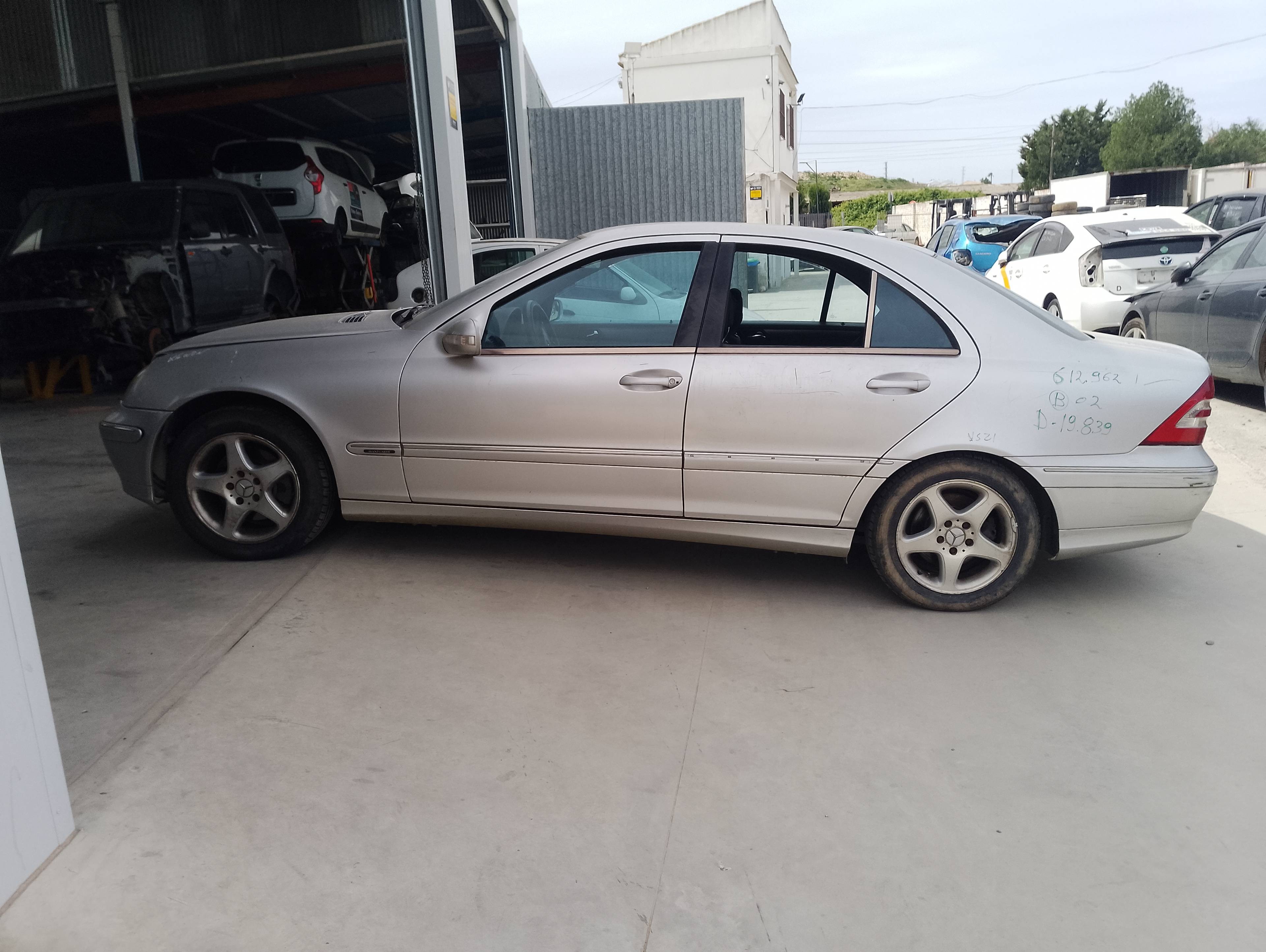 mercedes-benz clase c (w203) berlina del año 2002