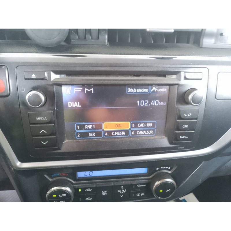 Recambio de pantalla multifuncion para toyota auris hybrid active referencia OEM IAM   