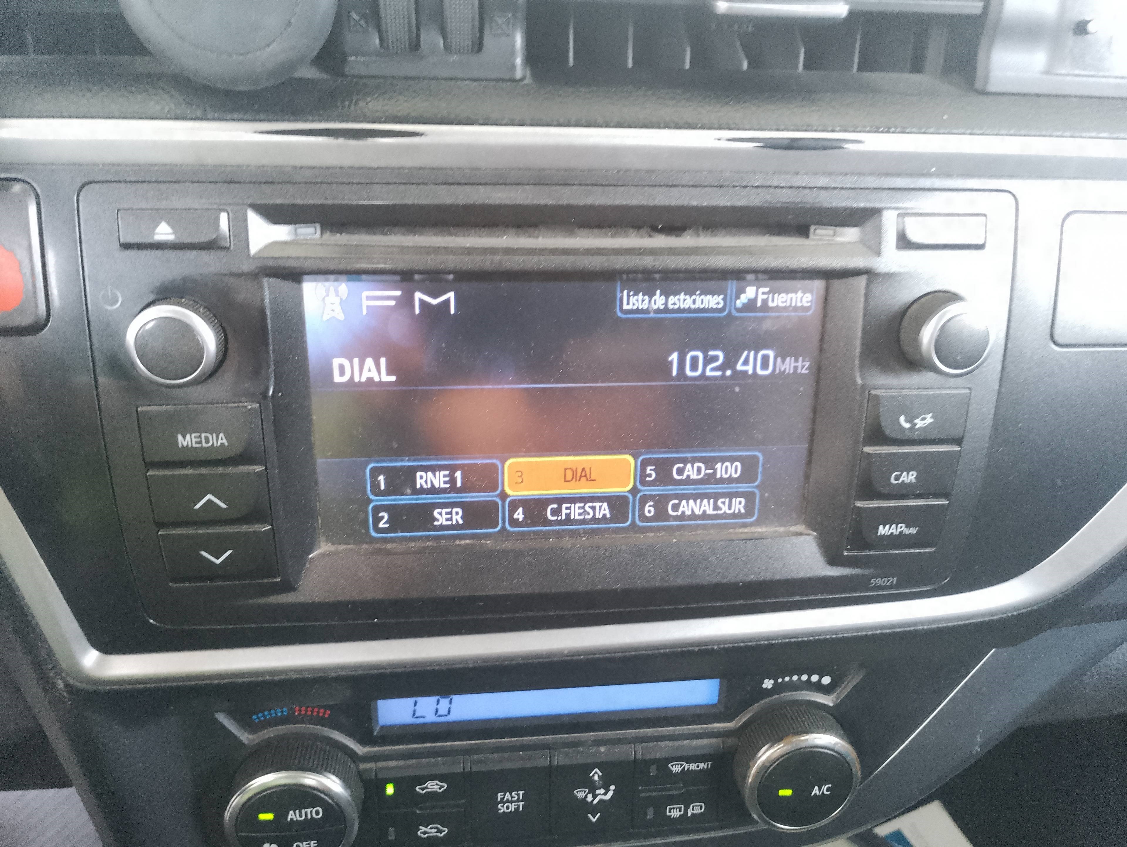 Recambio de pantalla multifuncion para toyota auris hybrid active referencia OEM IAM   