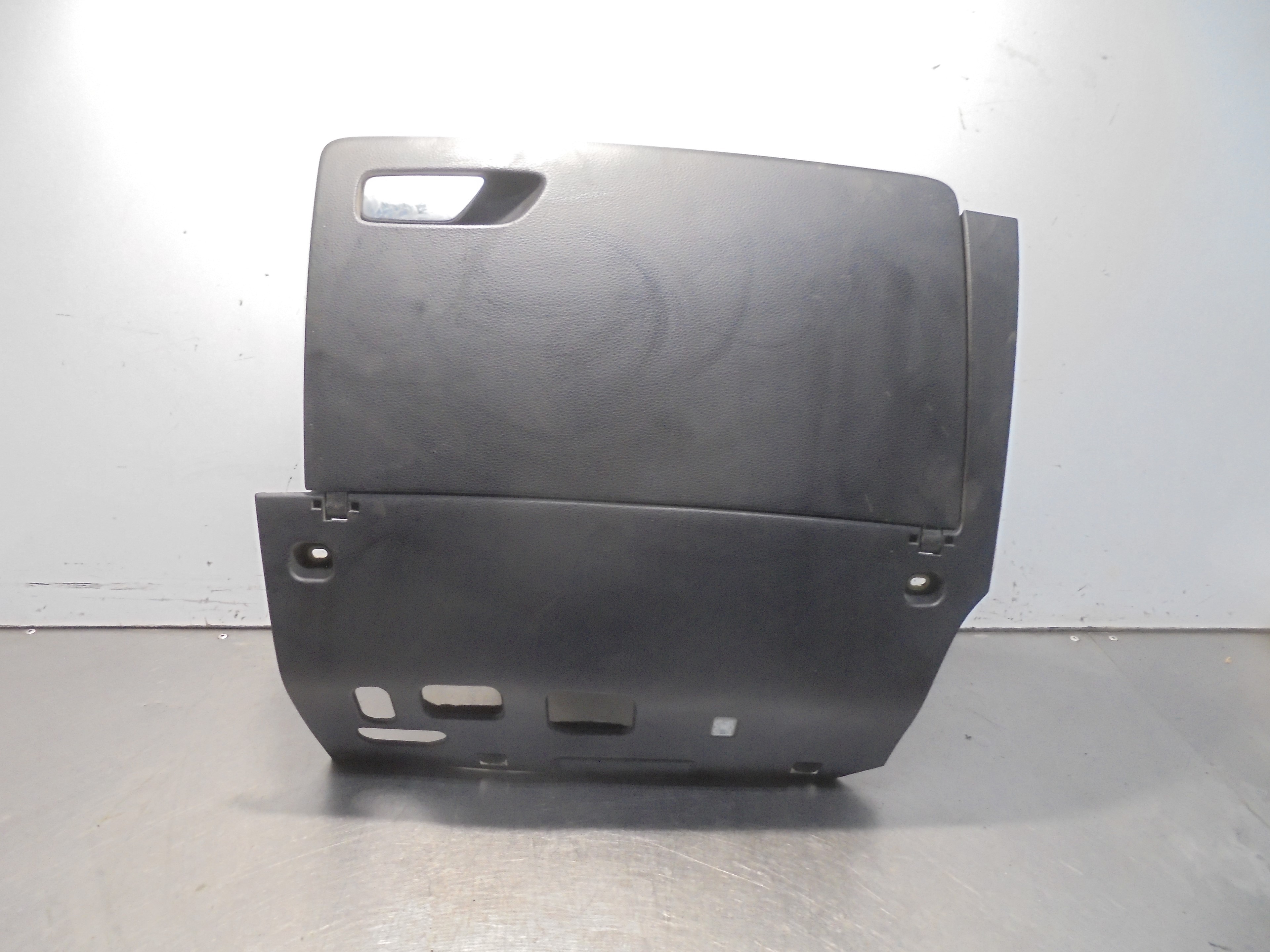 Recambio de guantera para audi a3 sportback (8vf) 30 tdi design referencia OEM IAM   