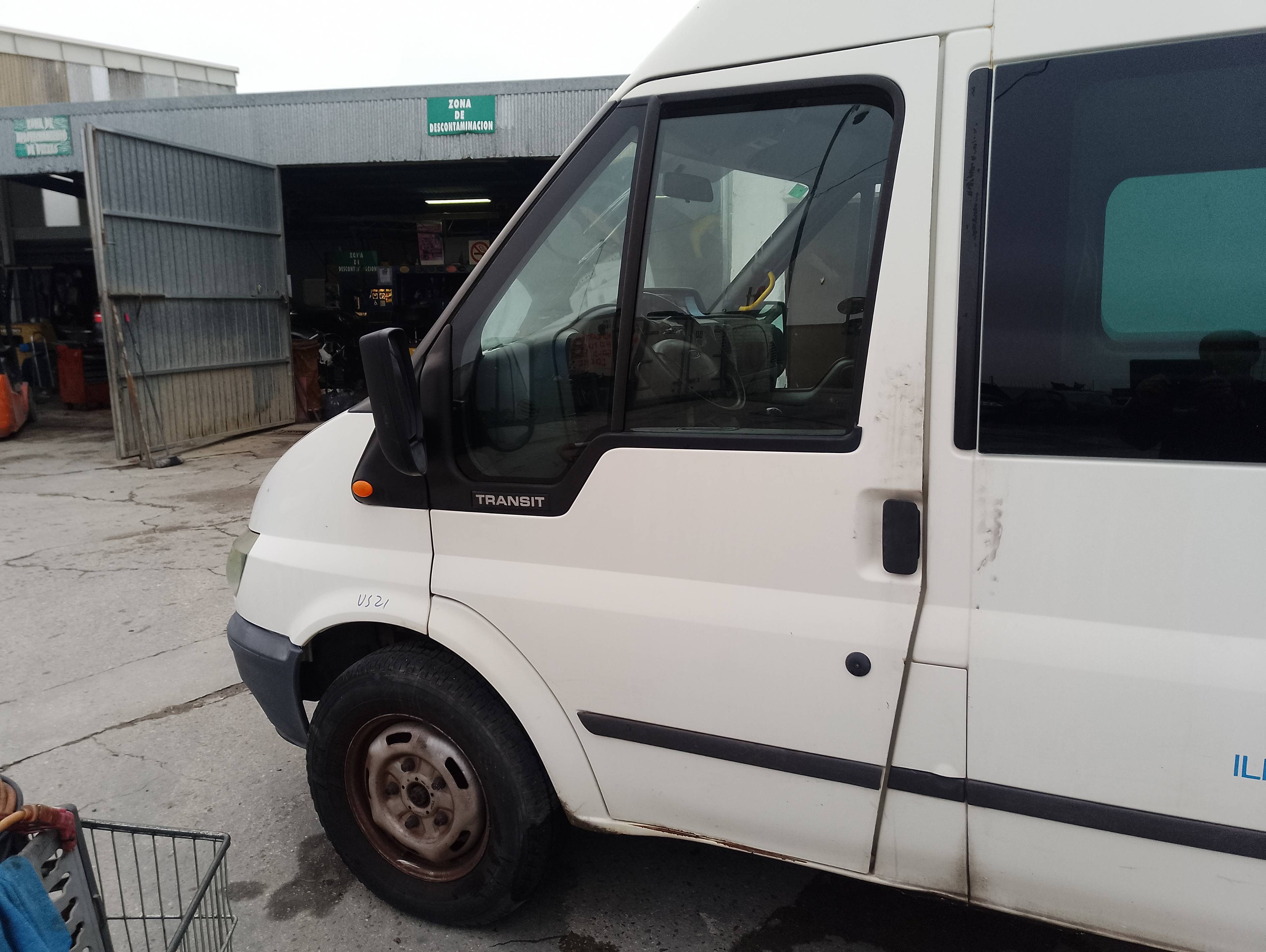 Recambio de puerta delantera izquierda para ford transit mod. 2000 bus referencia OEM IAM   
