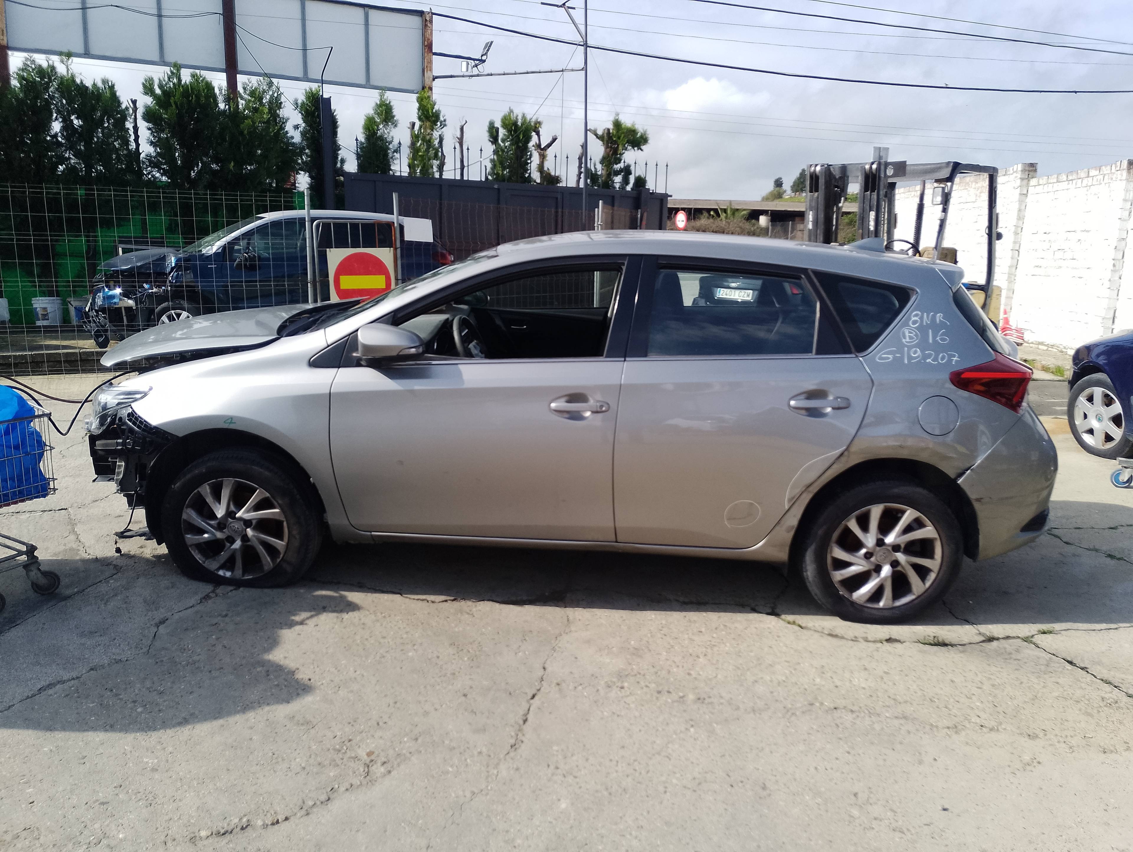 toyota auris del año 2016