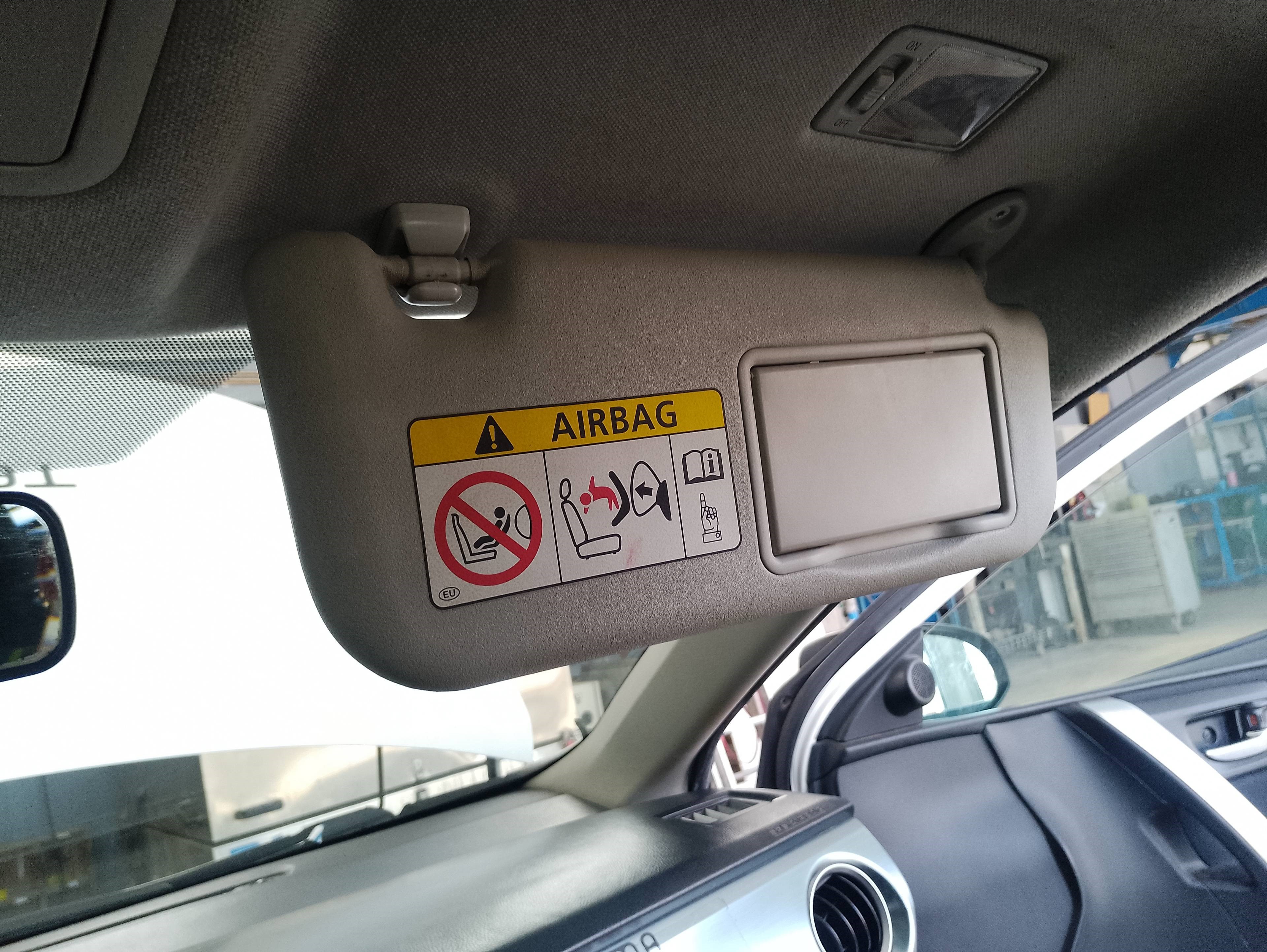 Recambio de parasol derecho para toyota auris hybrid active referencia OEM IAM   
