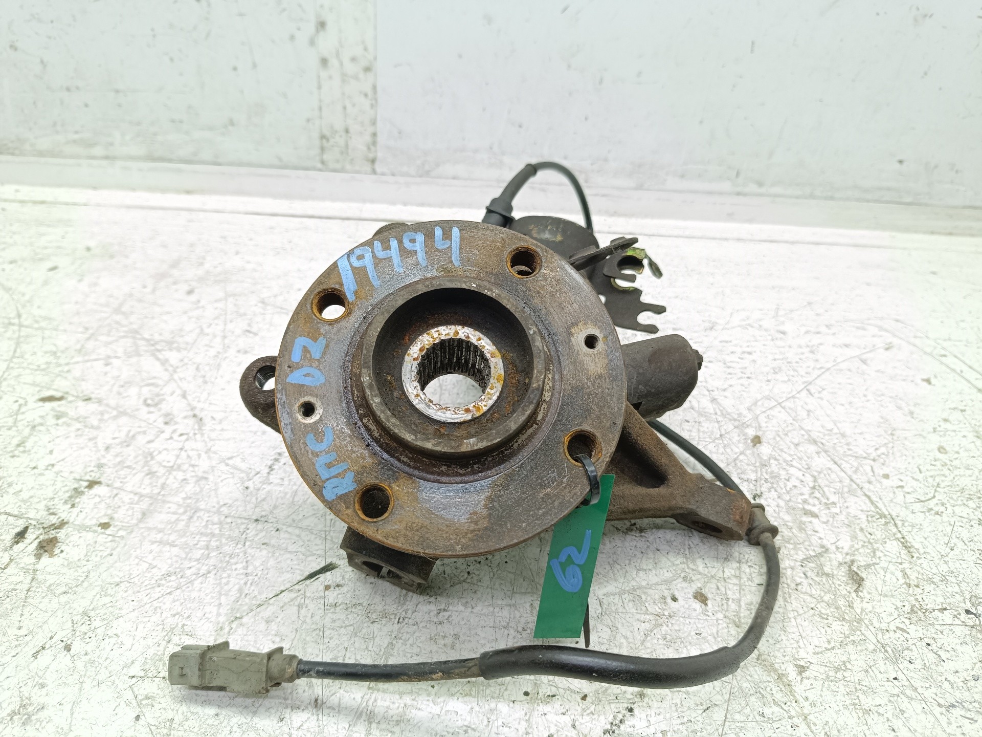 Recambio de mangueta delantera izquierda para citroën xsara picasso 2.0 hdi referencia OEM IAM 364654  