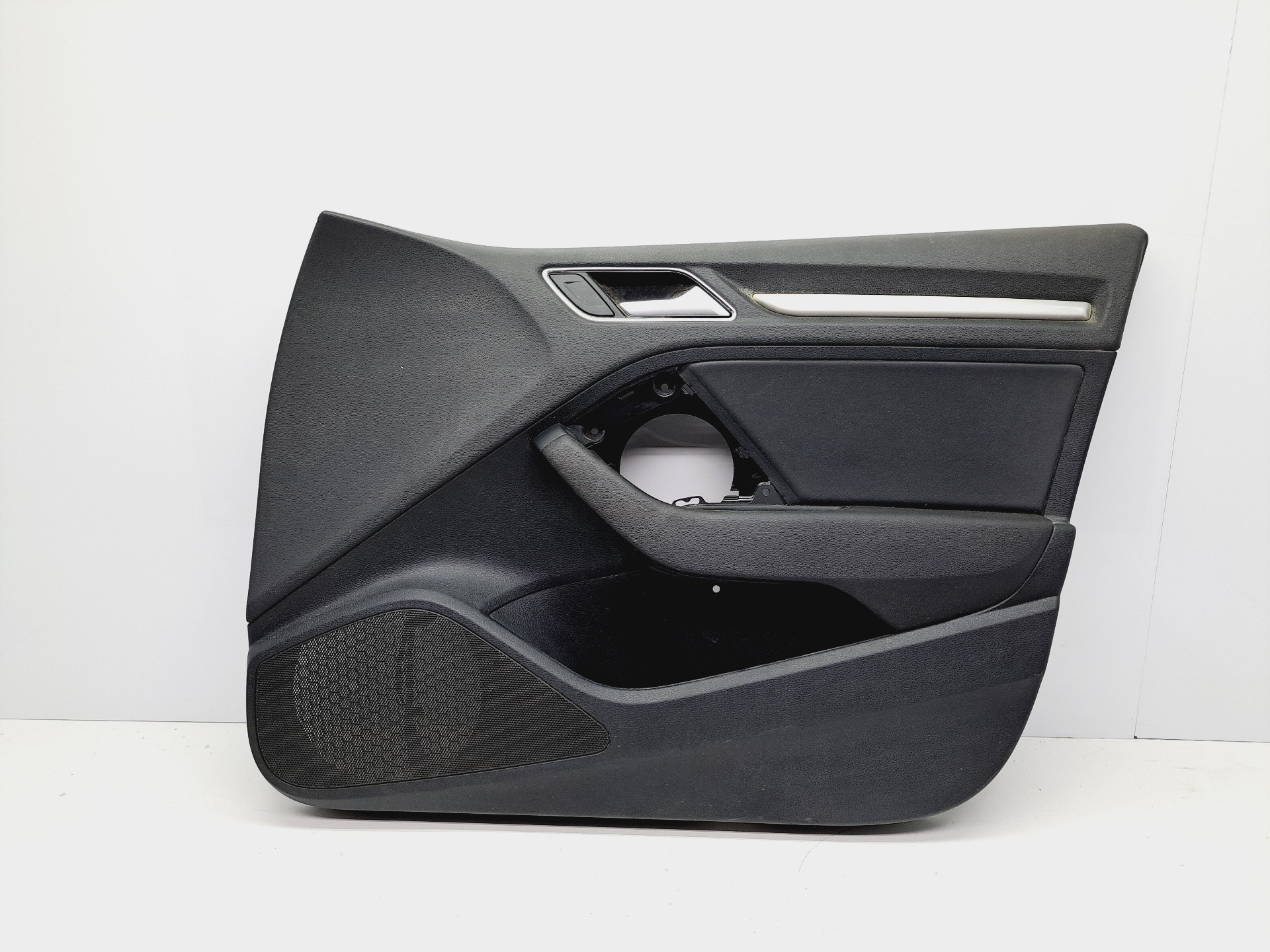 Recambio de guarnecido puerta delantera derecha para audi a3 sportback (8vf) 30 tdi design referencia OEM IAM 8V4867106  