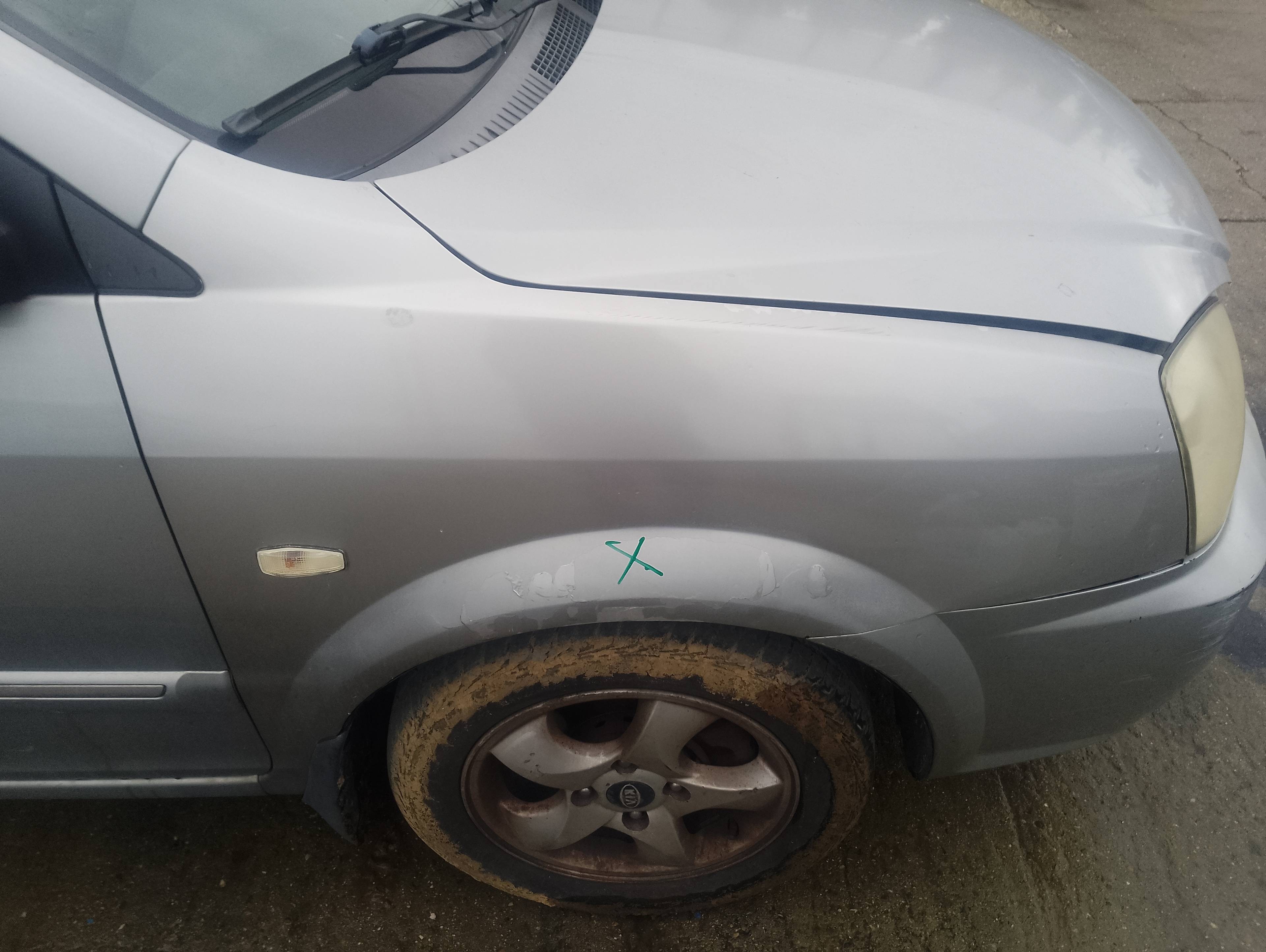 Recambio de aleta delantera derecha para kia carens 2.0 crdi ex monovolumen referencia OEM IAM   