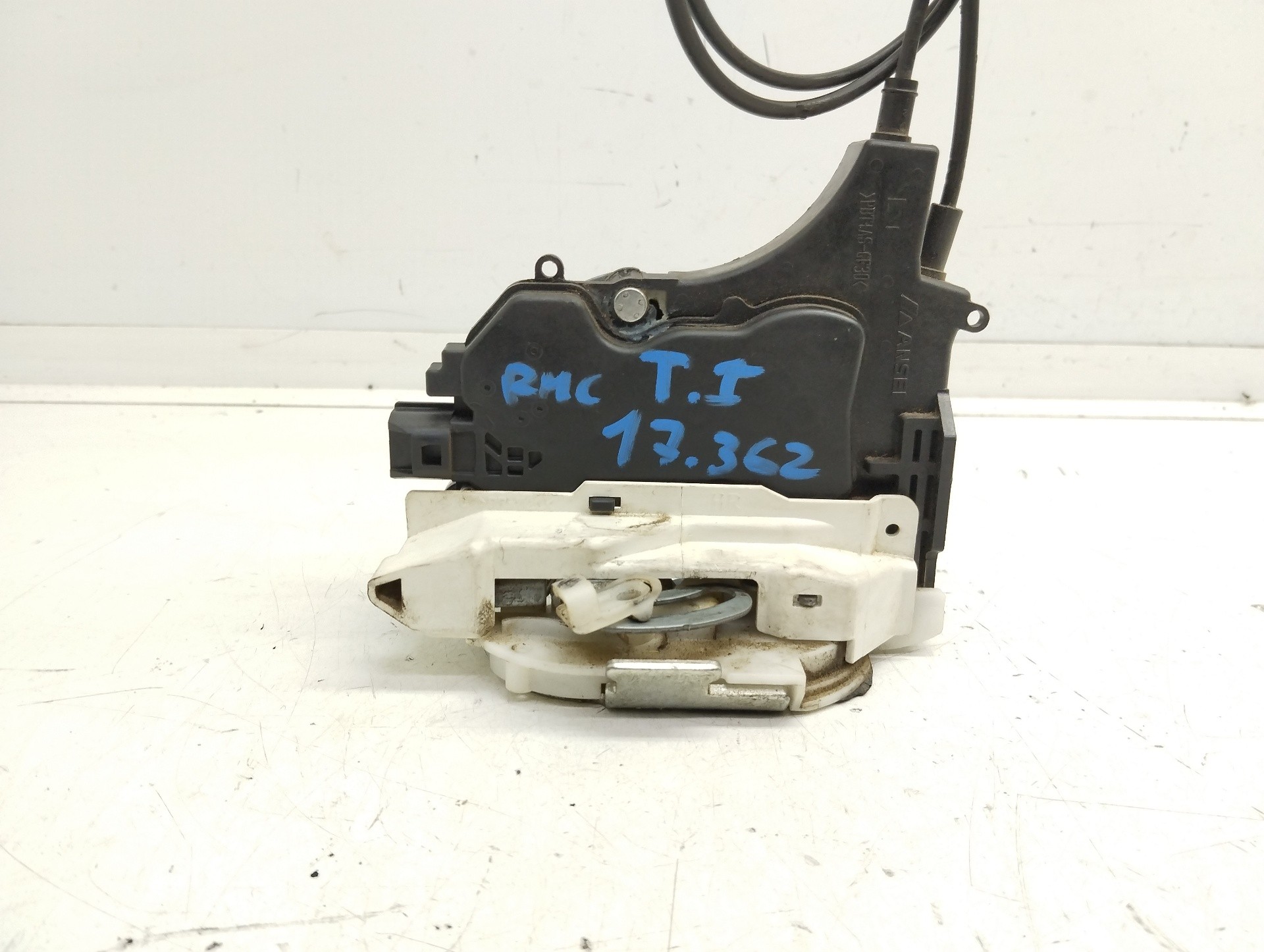 Recambio de cerradura puerta trasera izquierda para mitsubishi outlander (cw0) challenge 4wd referencia OEM IAM PBTASGF30  