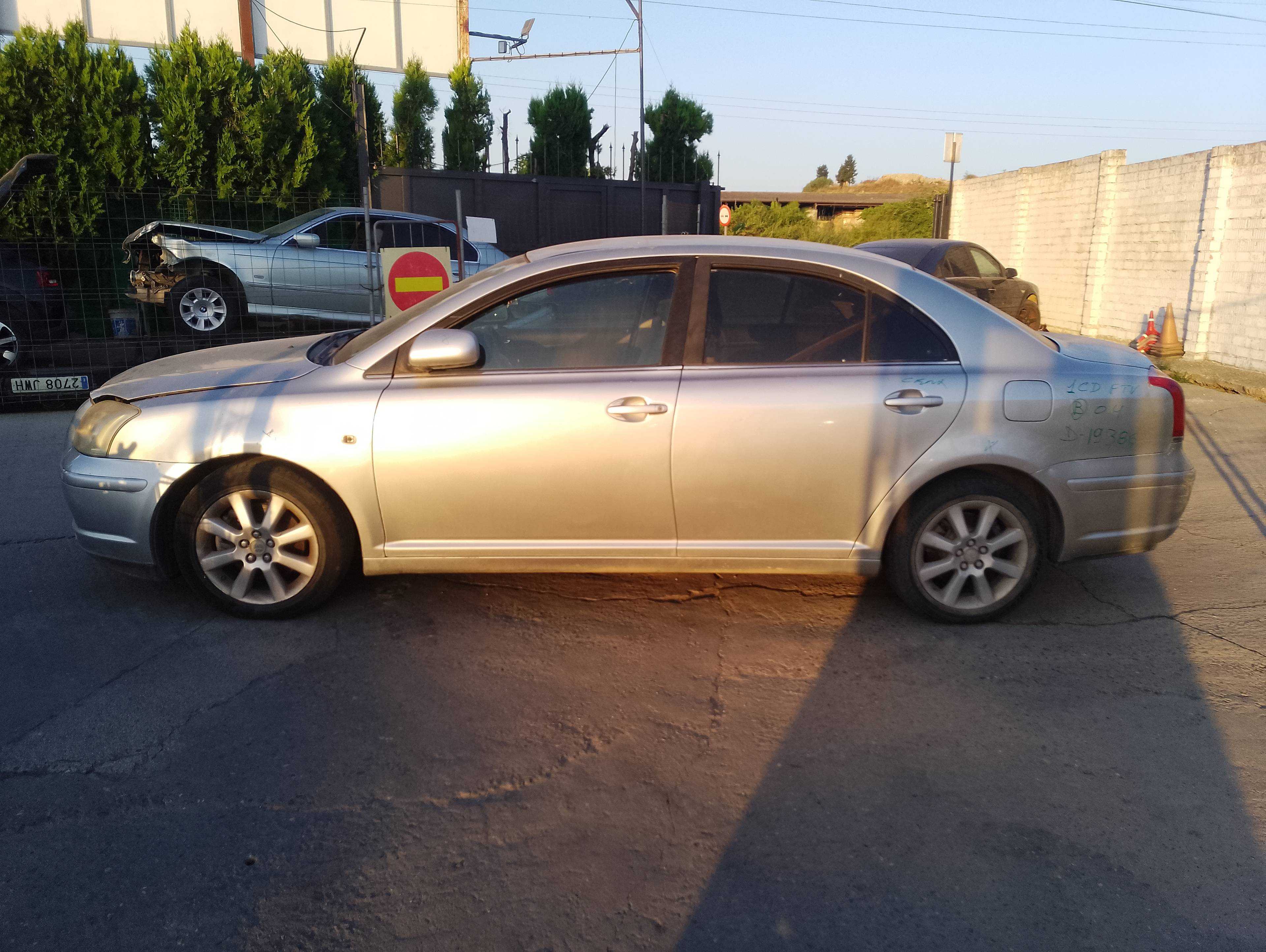 toyota avensis berlina (t25) del año 2004