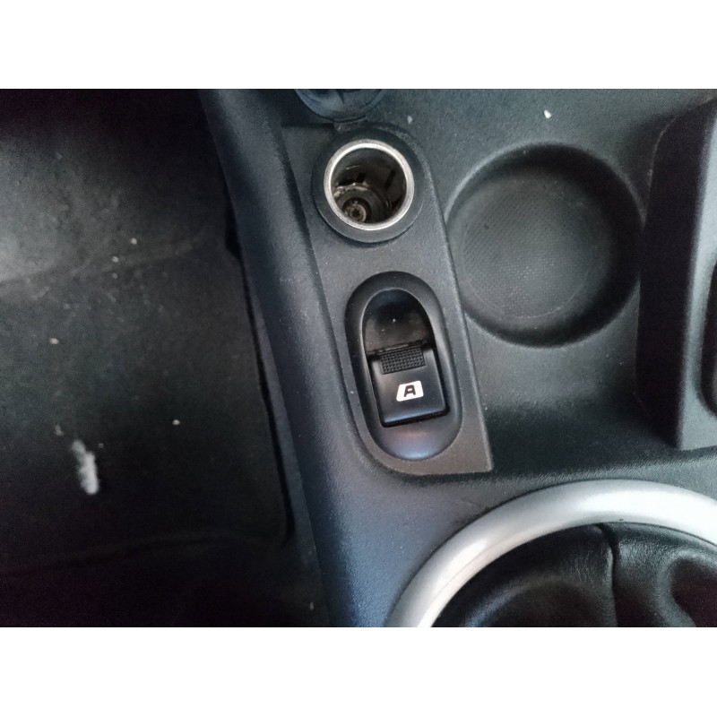 Recambio de mando elevalunas delantero izquierdo para citroën c3 1.1 audace referencia OEM IAM   