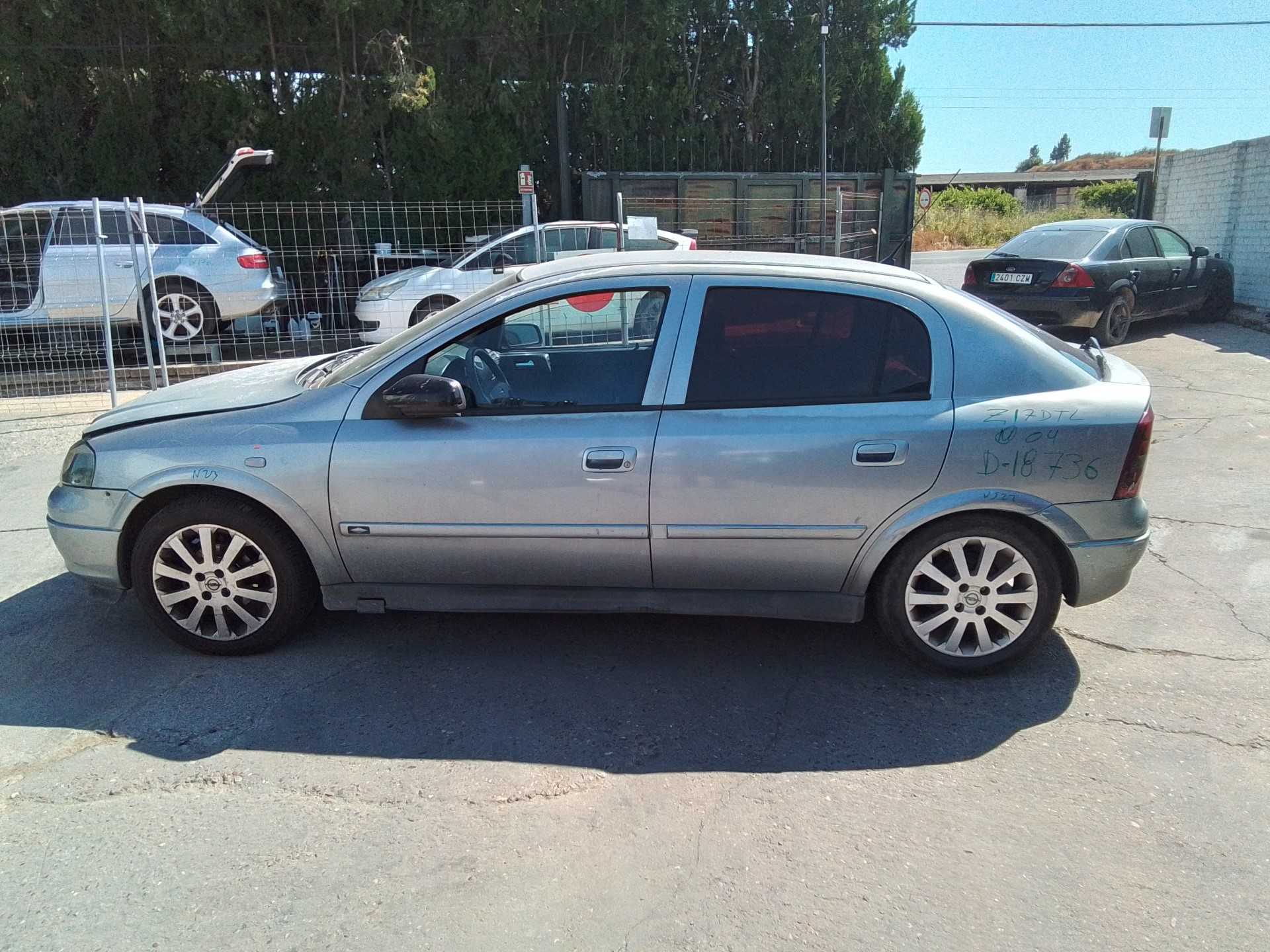 opel astra g berlina del año 2004