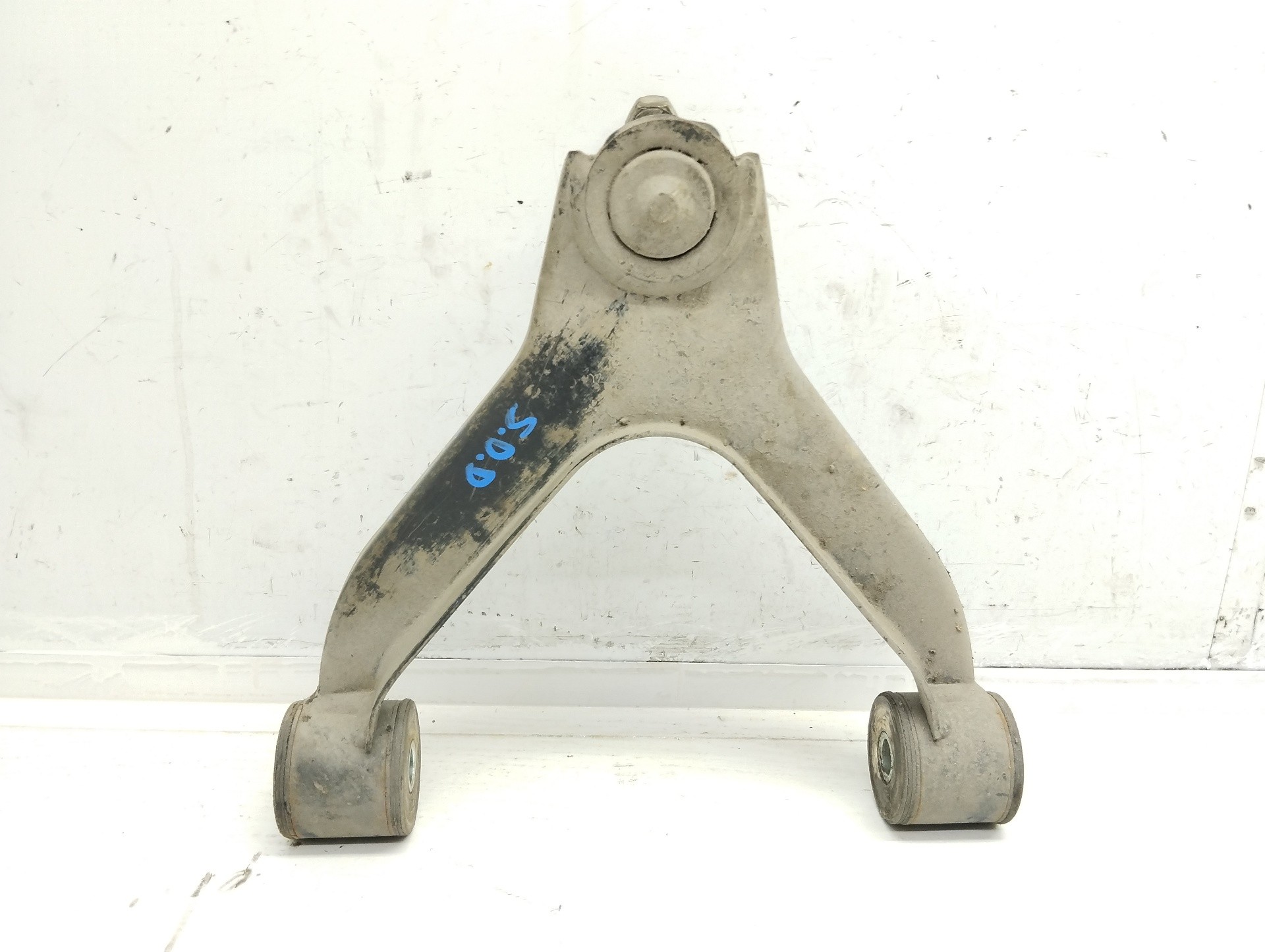 Recambio de brazo suspension superior delantero derecho para iveco 35s12 referencia OEM IAM   