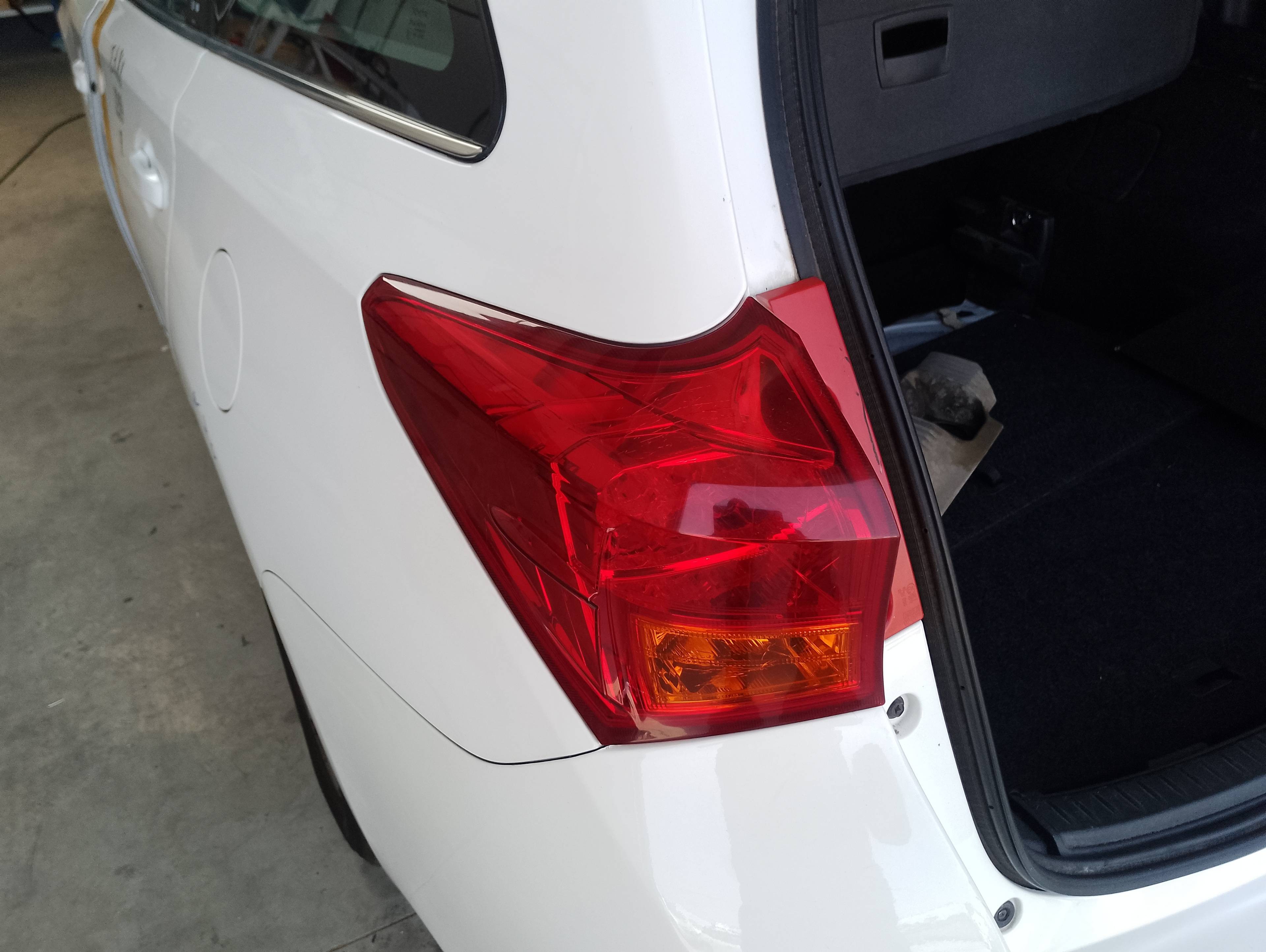 Recambio de piloto trasero izquierdo para toyota auris hybrid active referencia OEM IAM   
