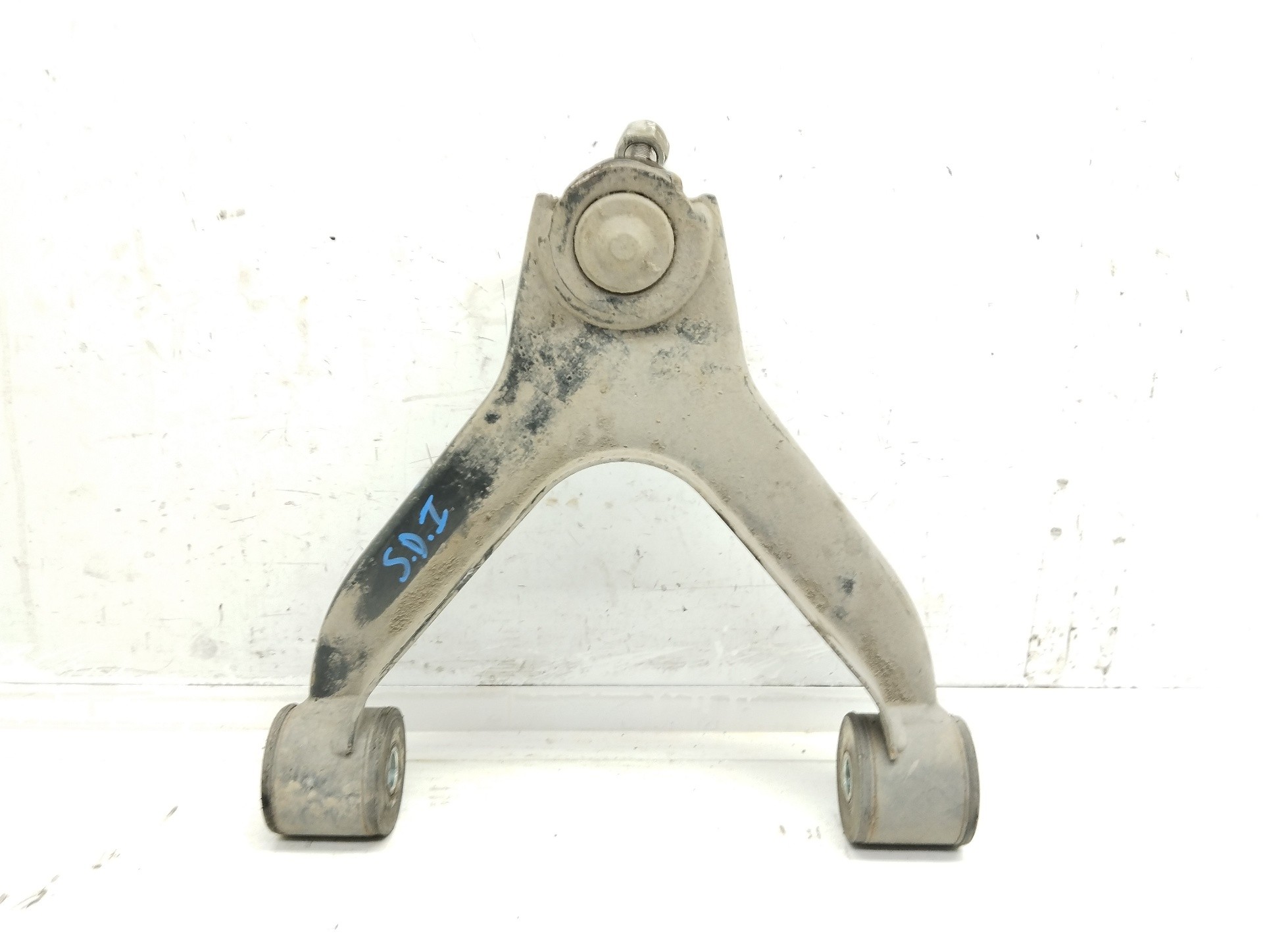 Recambio de brazo suspension superior delantero izquierdo para iveco 35s12 referencia OEM IAM   