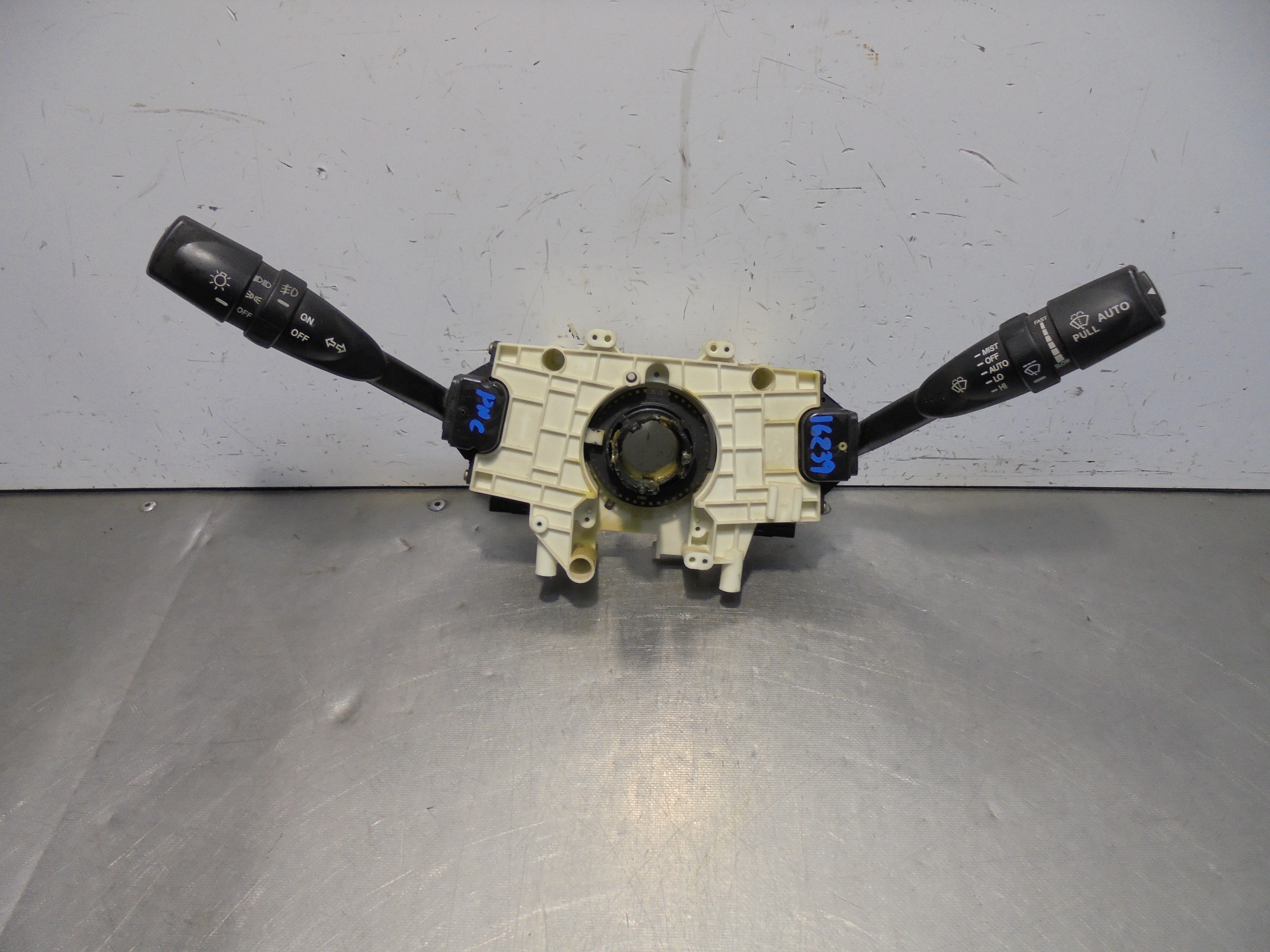 Recambio de mando intermitentes para ssangyong actyon sports 2.0 td cat referencia OEM IAM 8590032110 Y2206083AA 