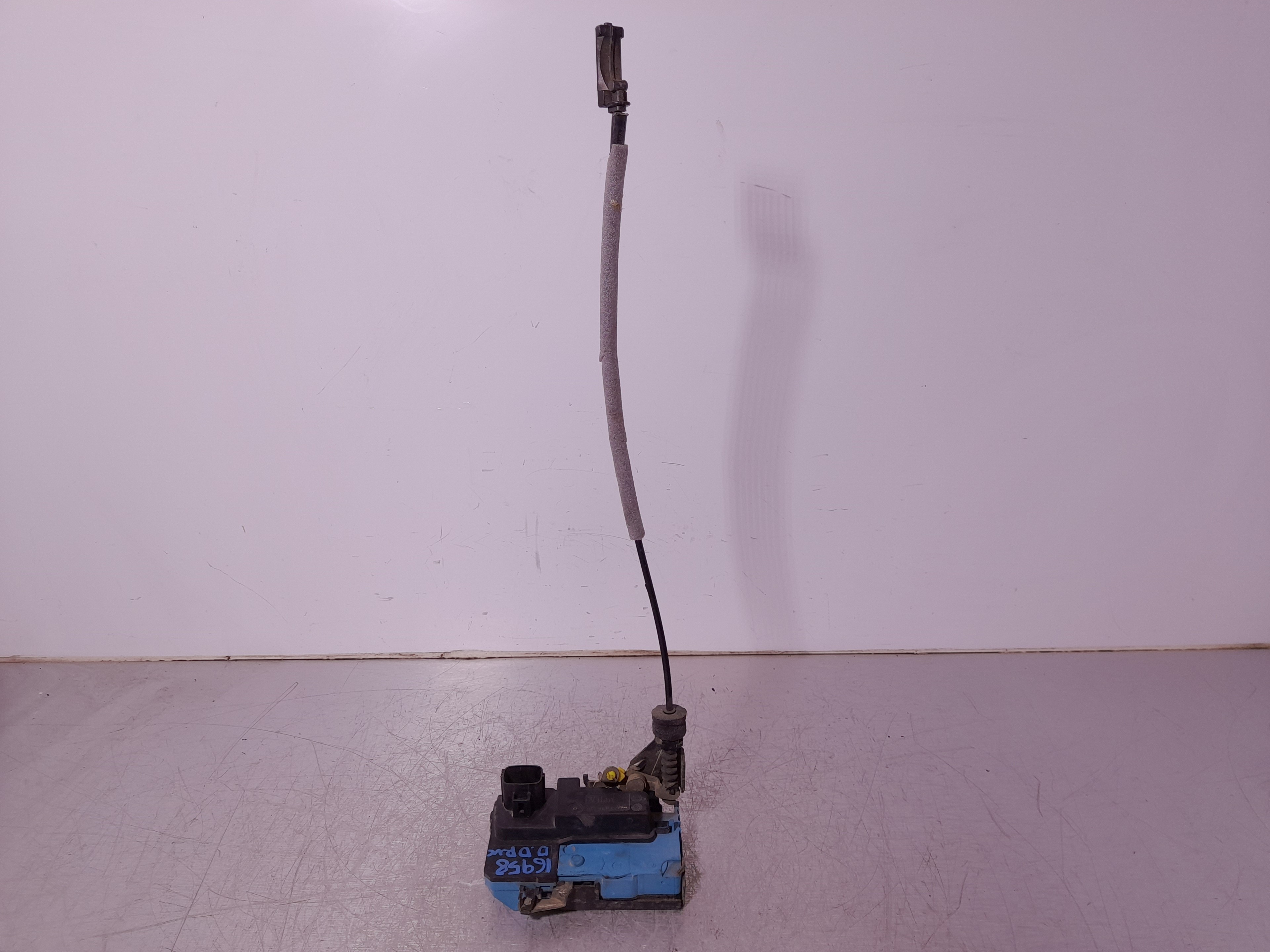 Recambio de cerradura puerta delantera derecha para volvo xc70 2.4 diesel cat referencia OEM IAM 30784977  