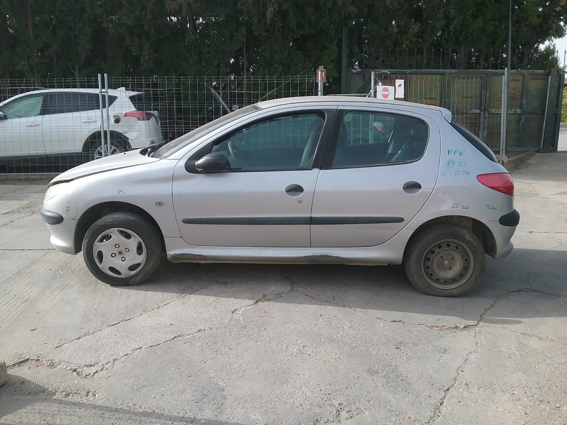 peugeot 206 berlina del año 2001