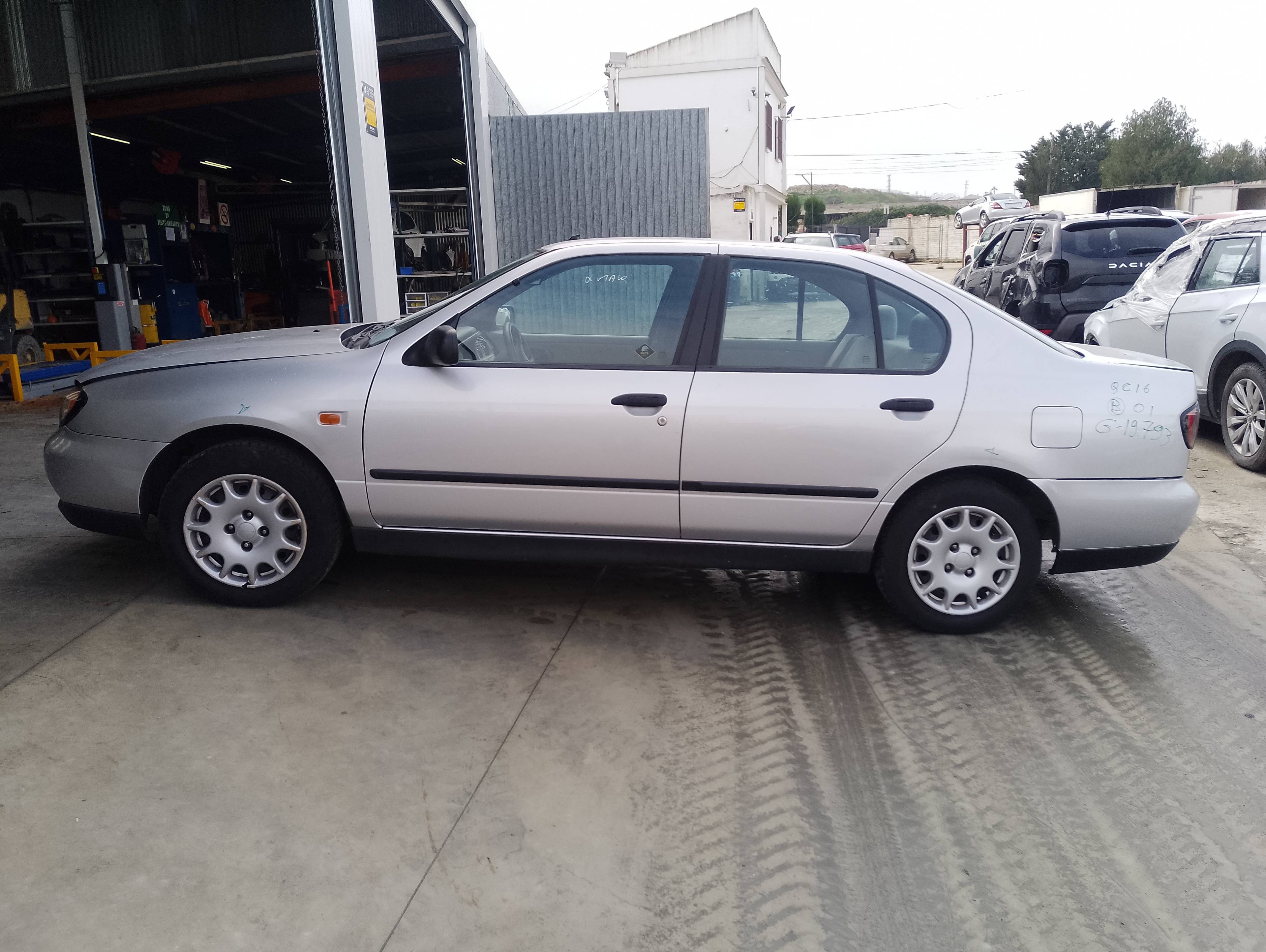 nissan primera berlina (p11) del año 2001