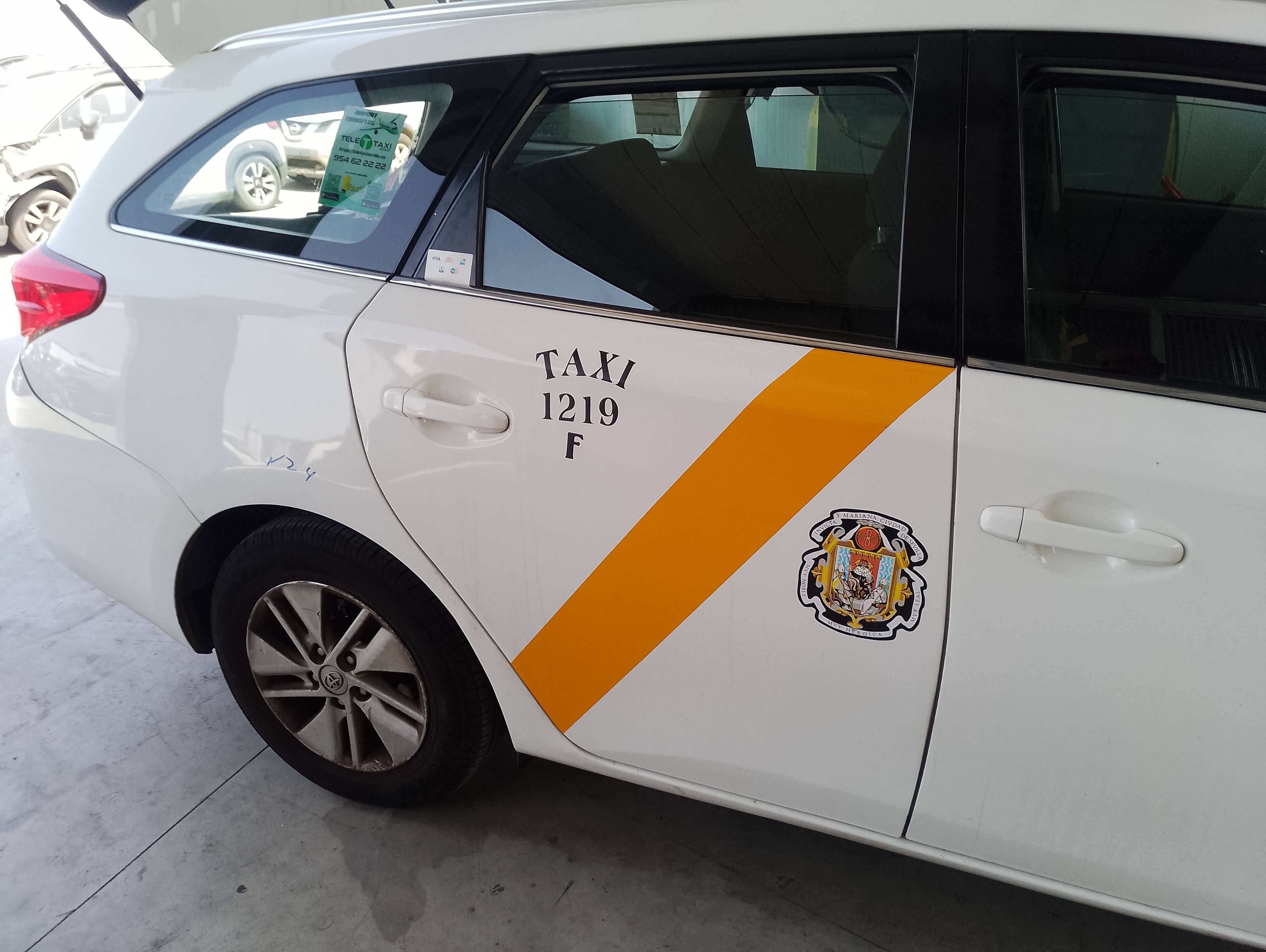 Recambio de puerta trasera derecha para toyota auris hybrid active referencia OEM IAM   