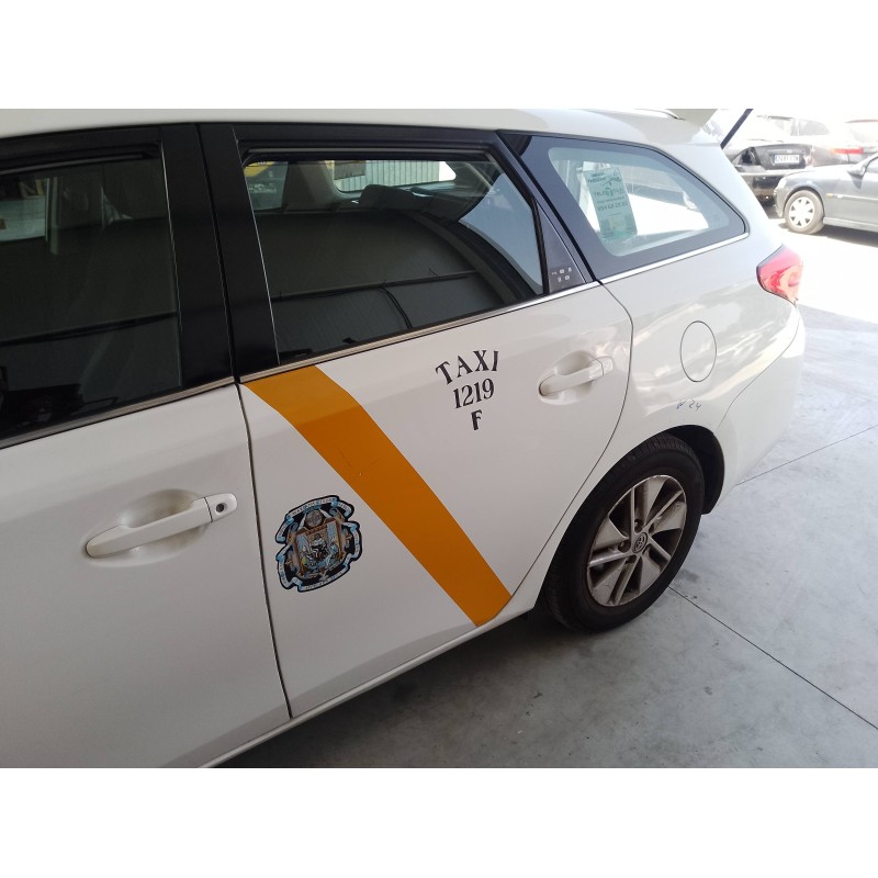 Recambio de puerta trasera izquierda para toyota auris hybrid active referencia OEM IAM   