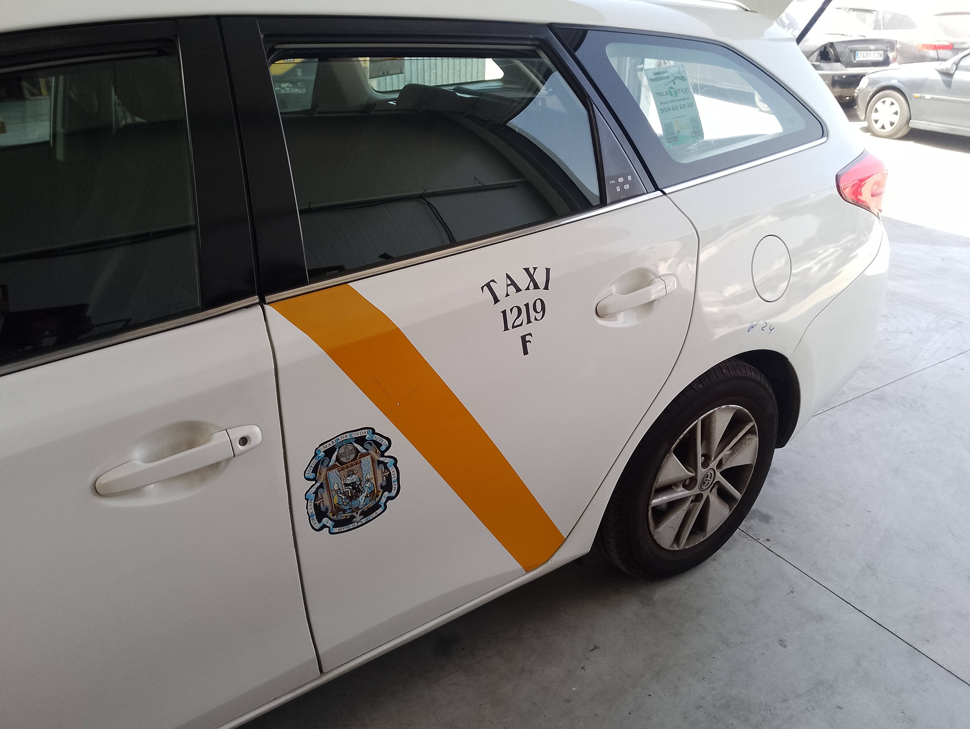 Recambio de puerta trasera izquierda para toyota auris hybrid active referencia OEM IAM   