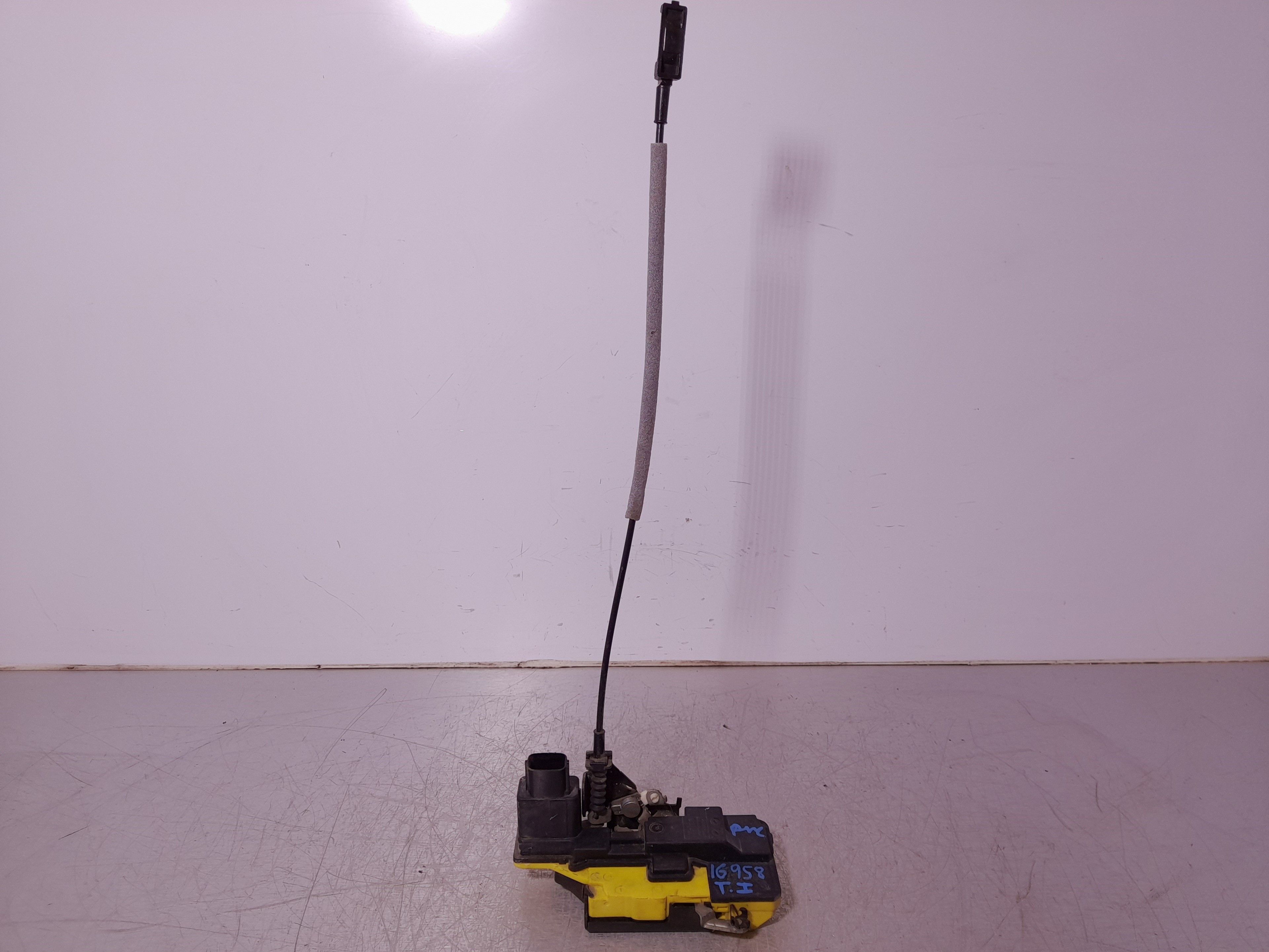 Recambio de cerradura puerta trasera izquierda para volvo xc70 2.4 diesel cat referencia OEM IAM   