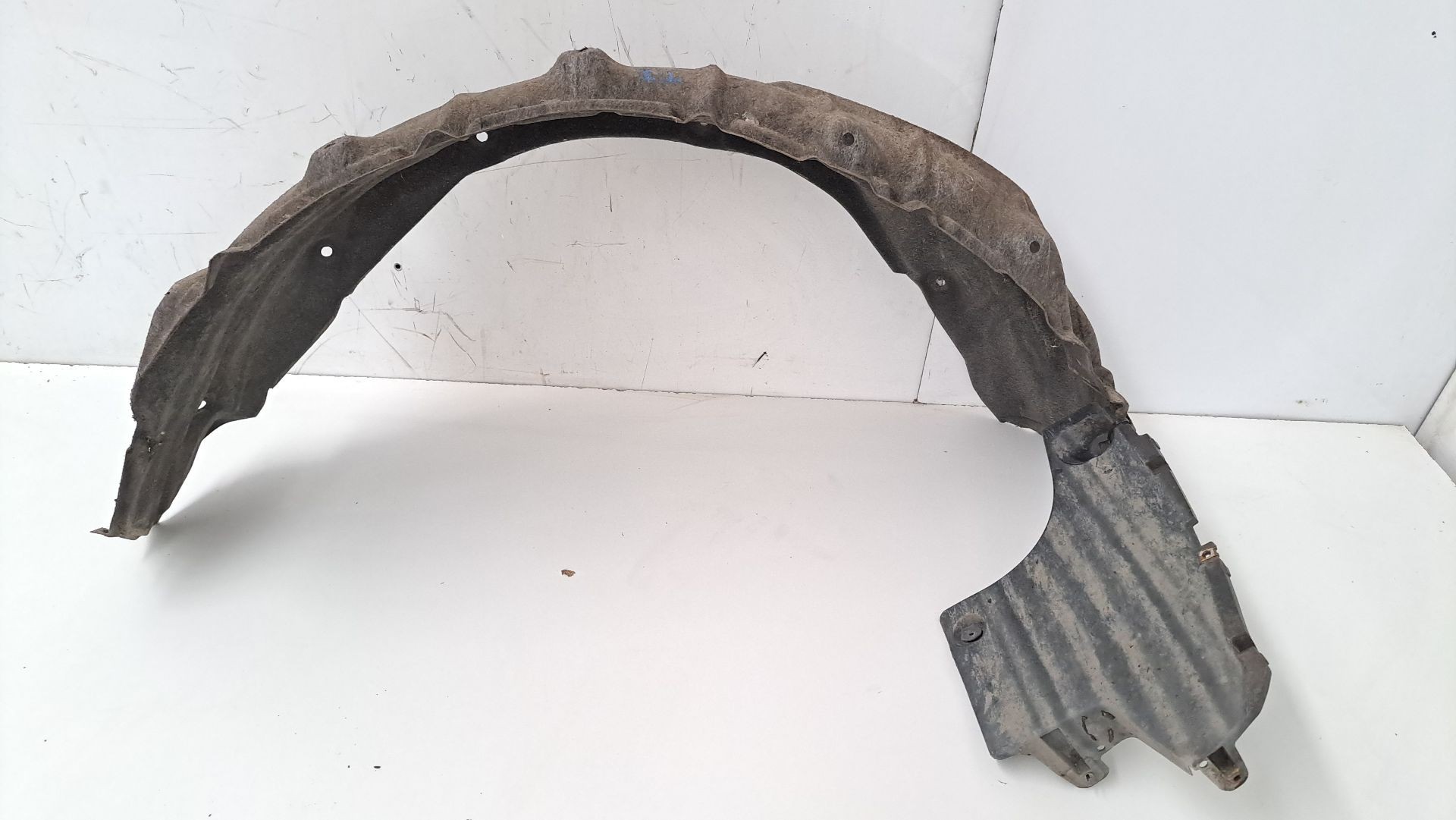Recambio de paso de rueda trasero izquierdo para toyota rav4 hybrid 4x2 black edition referencia OEM IAM 6563842010  