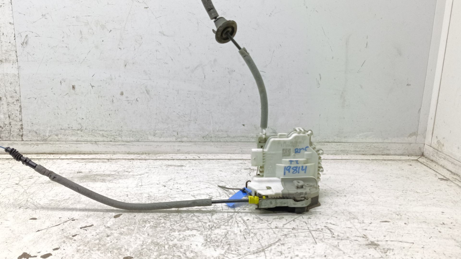 Recambio de cerradura puerta trasera izquierda para audi a4 berlina (8w2) básico referencia OEM IAM 8X0839015E  
