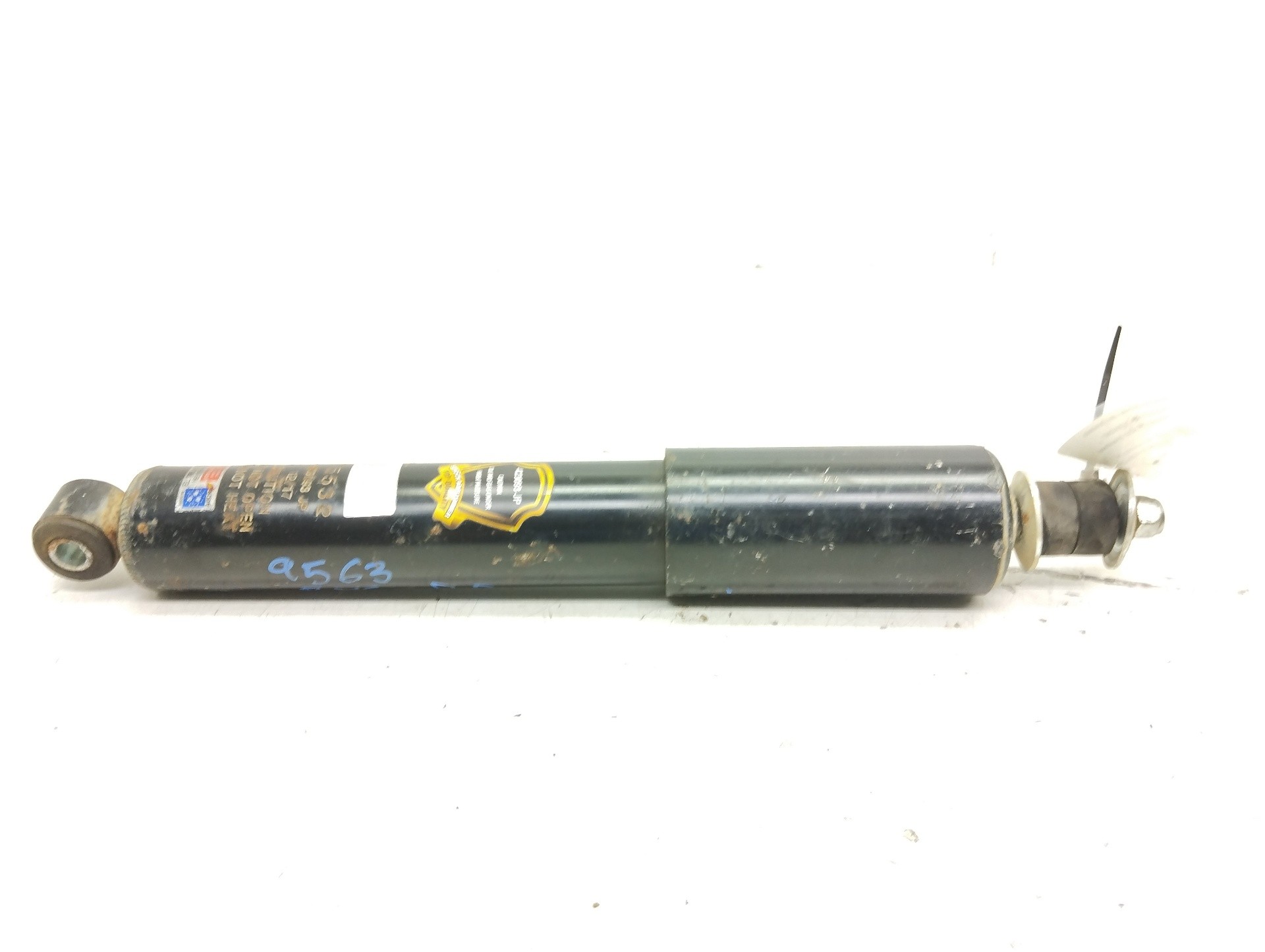 Recambio de amortiguador delantero derecho para nissan terrano/terrano.ii (r20) aventura referencia OEM IAM 423093JP  