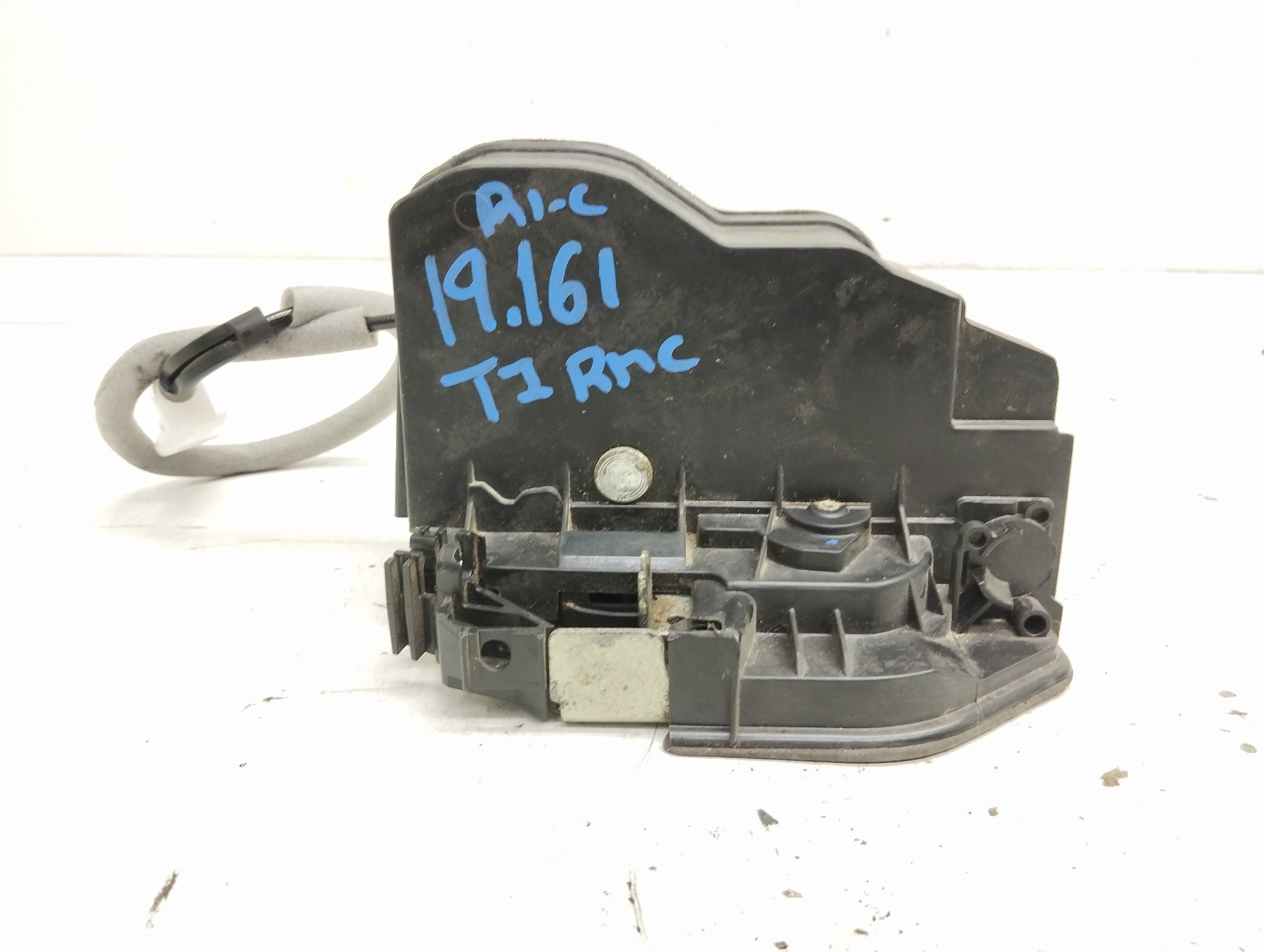 Recambio de cerradura puerta trasera izquierda para bmw serie 1 berlina (e81/e87) 118d referencia OEM IAM 7202147  