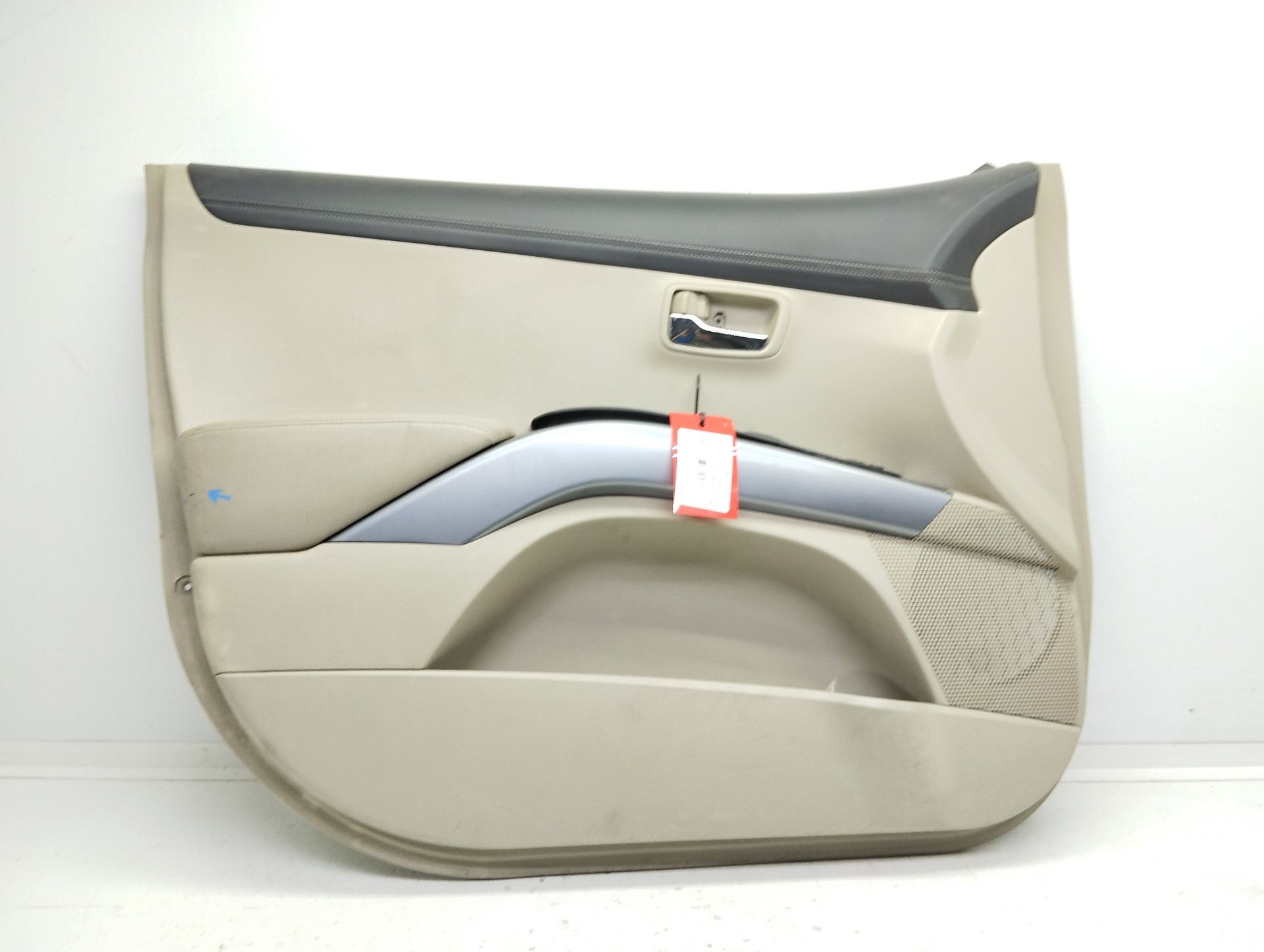 Recambio de guarnecido puerta delantera izquierda para mitsubishi outlander (cw0) challenge 4wd referencia OEM IAM 7221B157ZZ 72