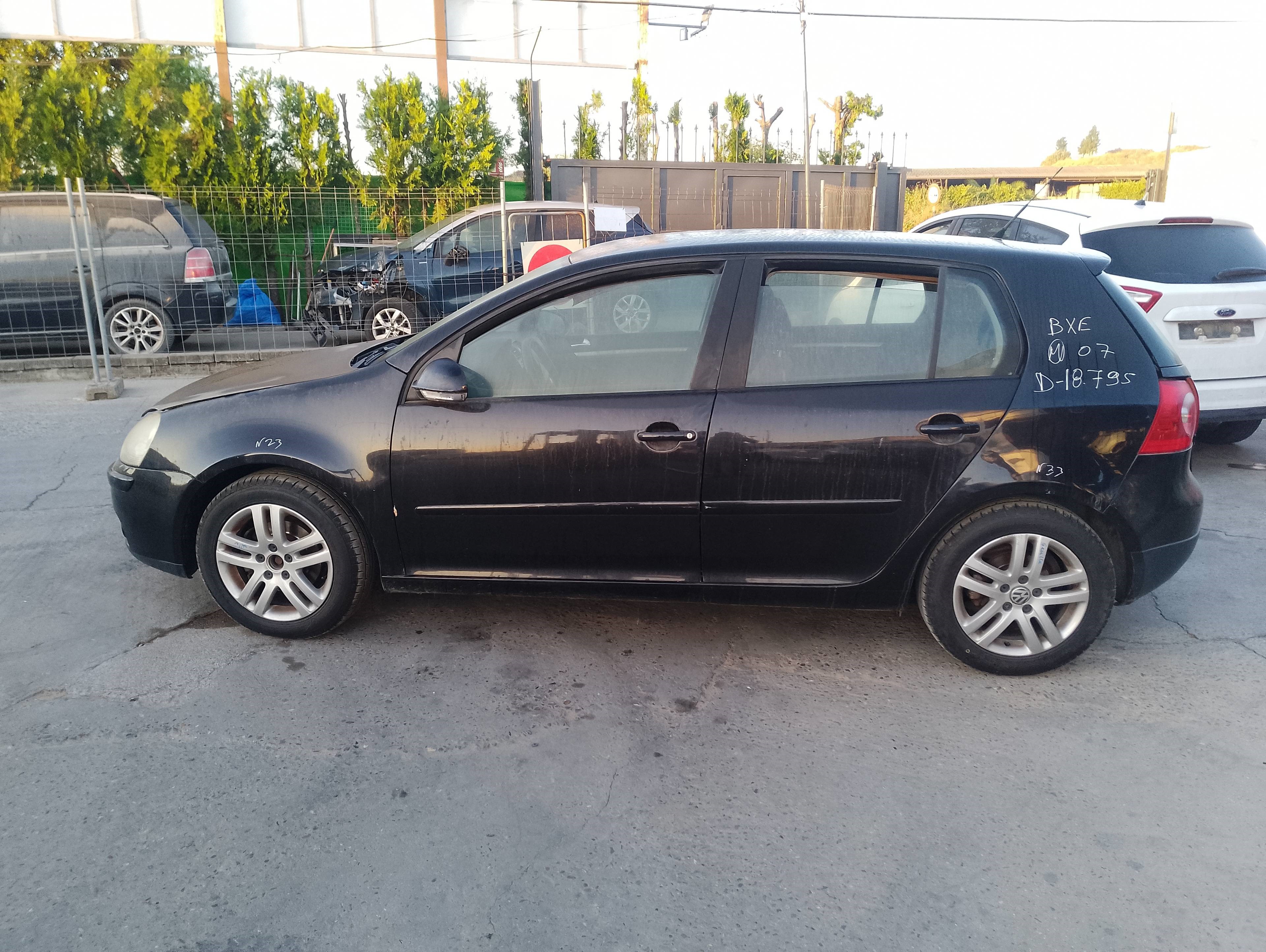 volkswagen golf v berlina (1k1) del año 2007