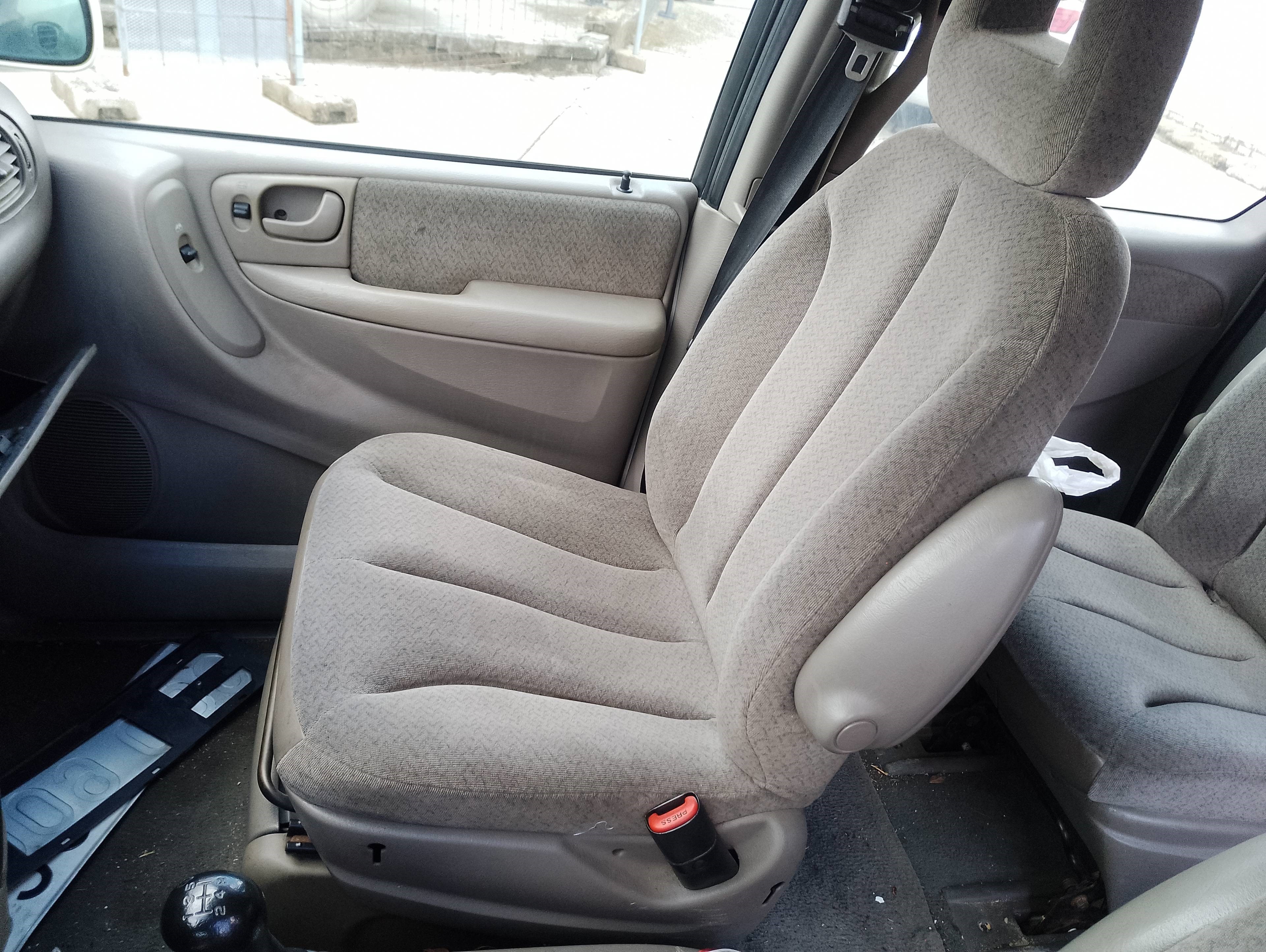 Recambio de asiento delantero derecho para chrysler voyager (rg) referencia OEM IAM   