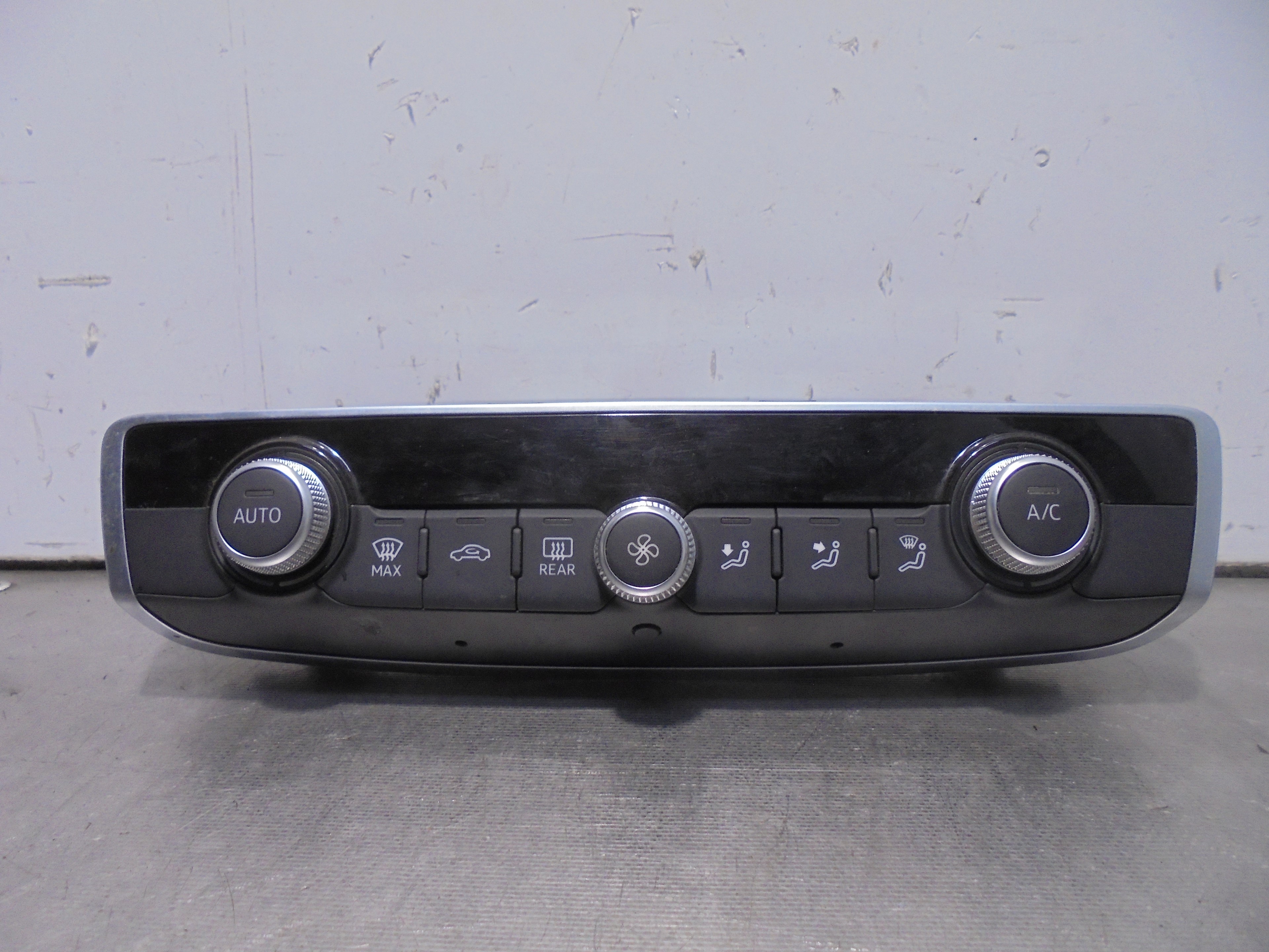 Recambio de mando climatizador para audi a3 sportback (8vf) 30 tdi design referencia OEM IAM 8V0820043AE  