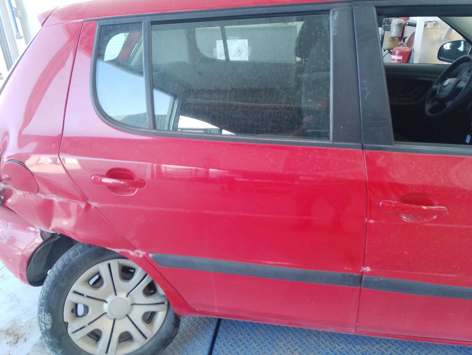 Recambio de puerta trasera derecha para skoda fabia ii (542) 1.2 referencia OEM IAM 5J6833056  