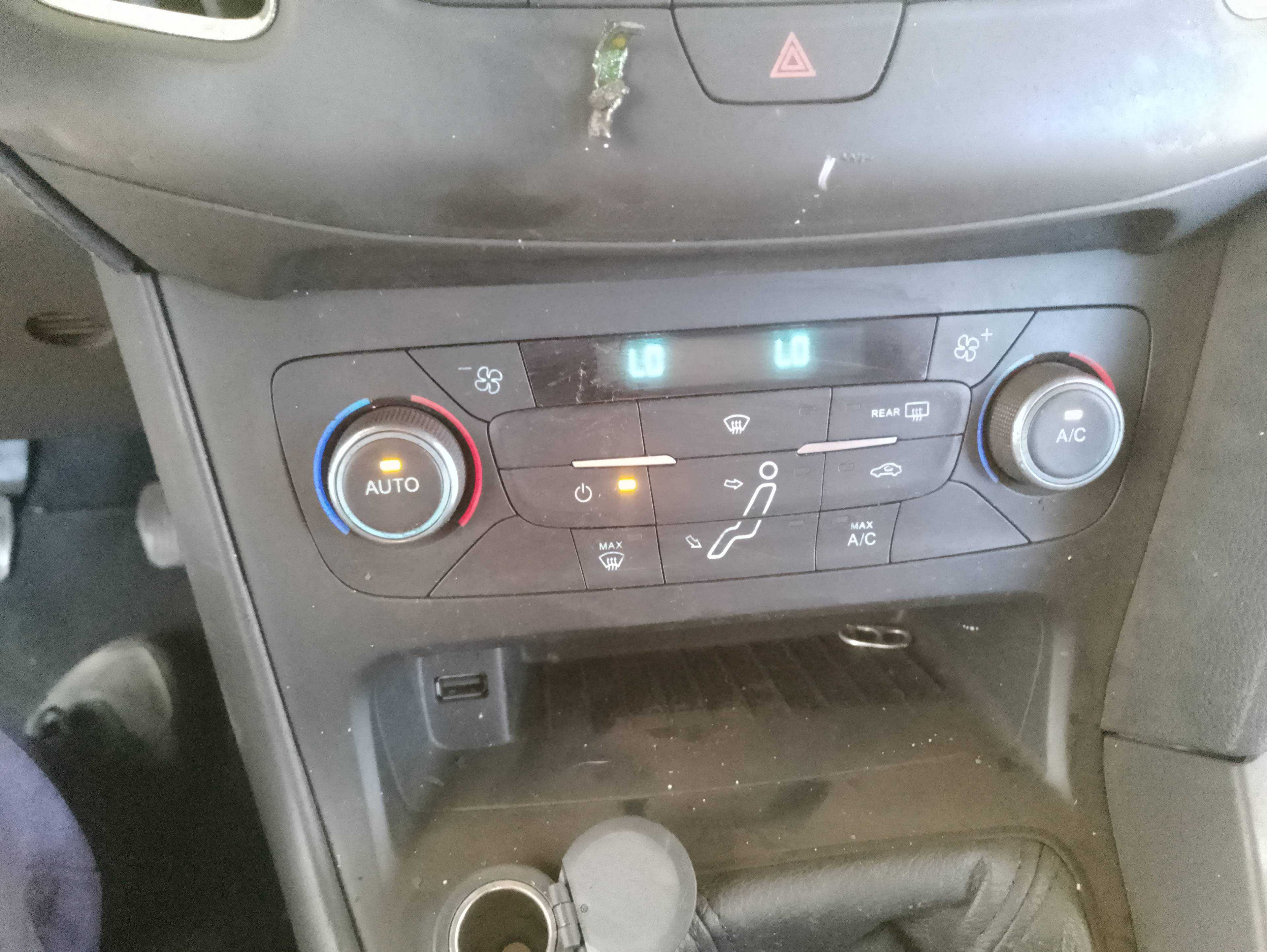 Recambio de mando climatizador para ford focus lim. black&red referencia OEM IAM   