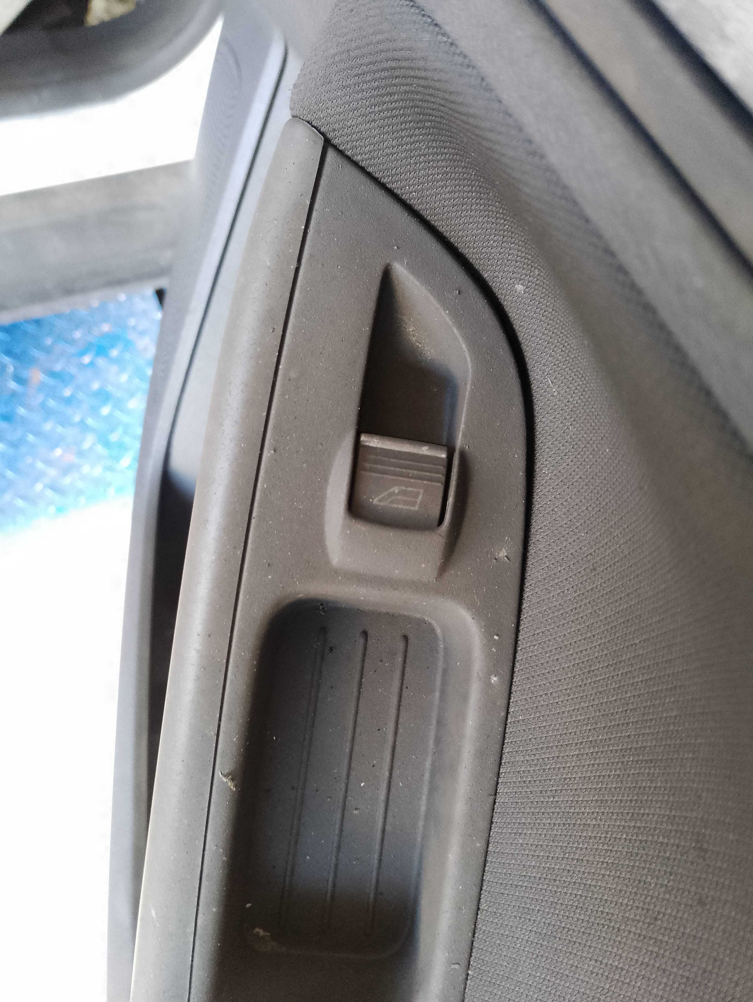 Recambio de mando elevalunas delantero derecho para ford focus lim. black&red referencia OEM IAM   