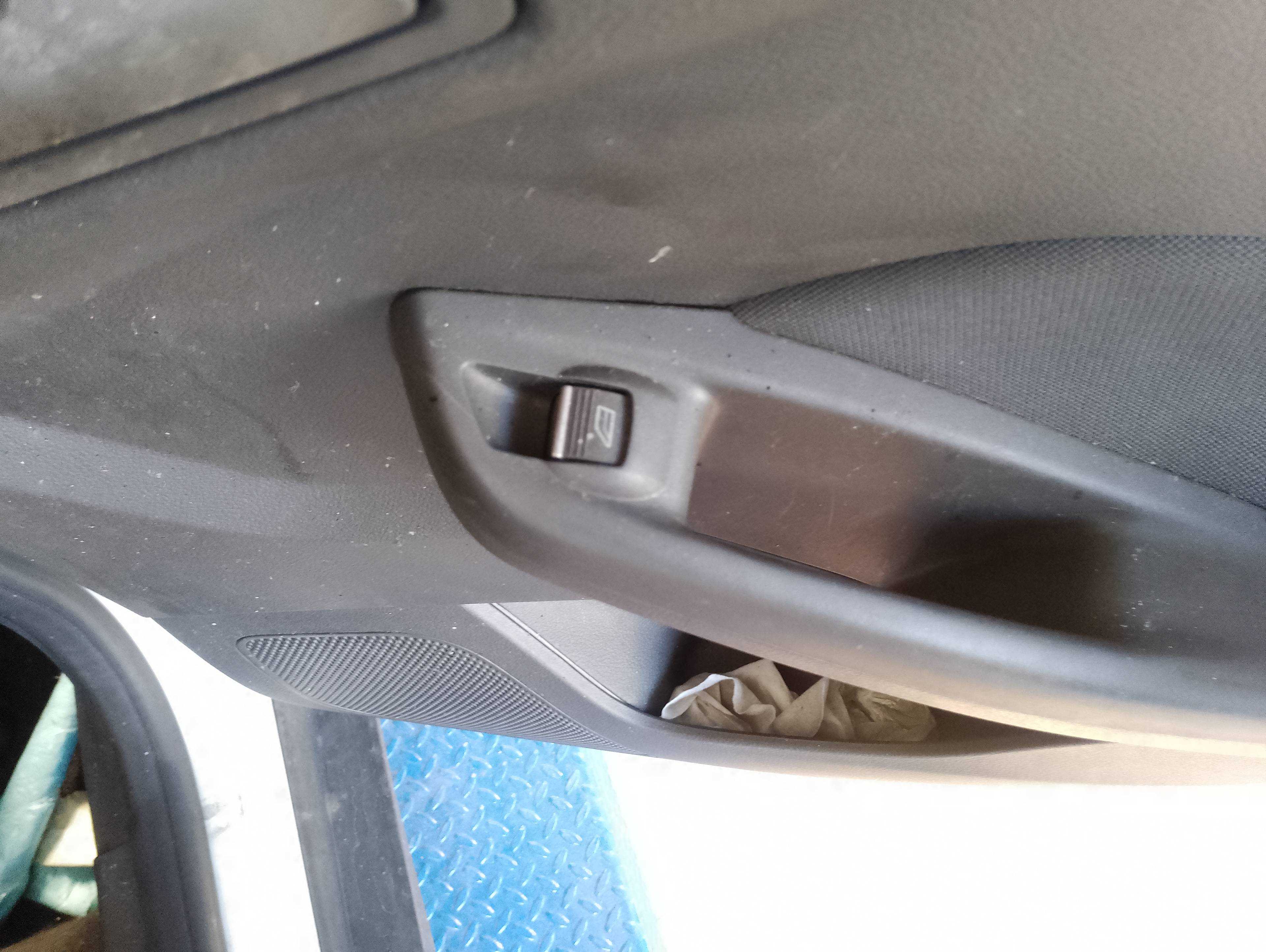 Recambio de mando elevalunas trasero derecho para ford focus lim. black&red referencia OEM IAM   